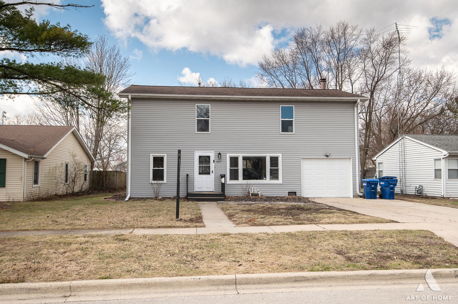 Property Photo:  927 Seaman Avenue  IL 60115 