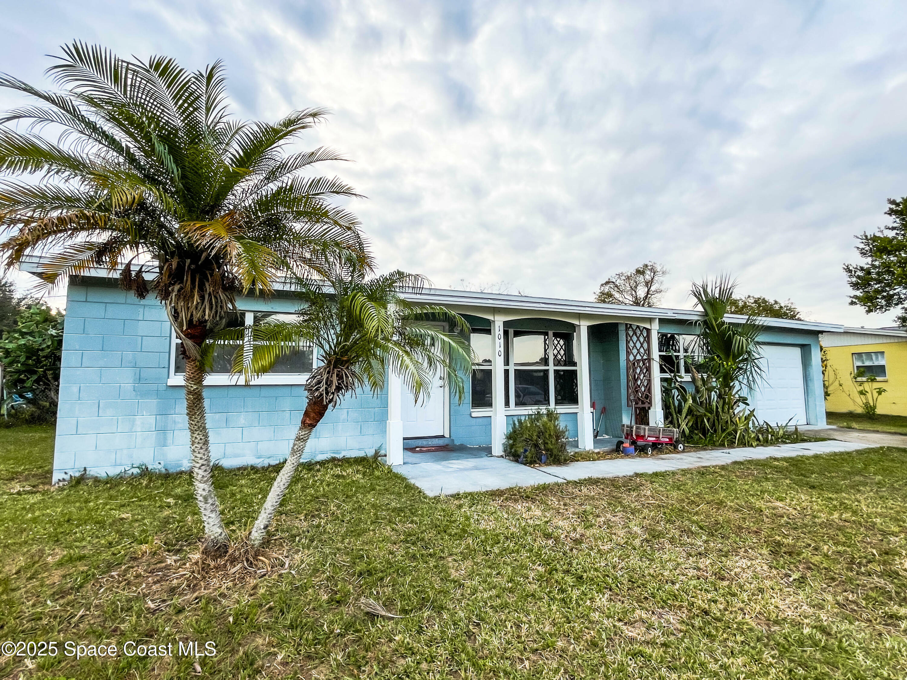 Property Photo:  1010 Barclay Drive  FL 32927 