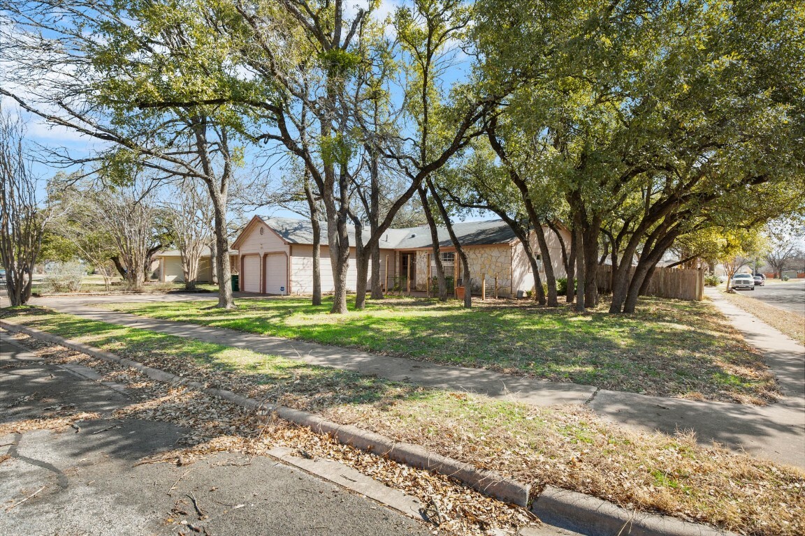 Property Photo:  502 Honeysuckle Drive  TX 78613 