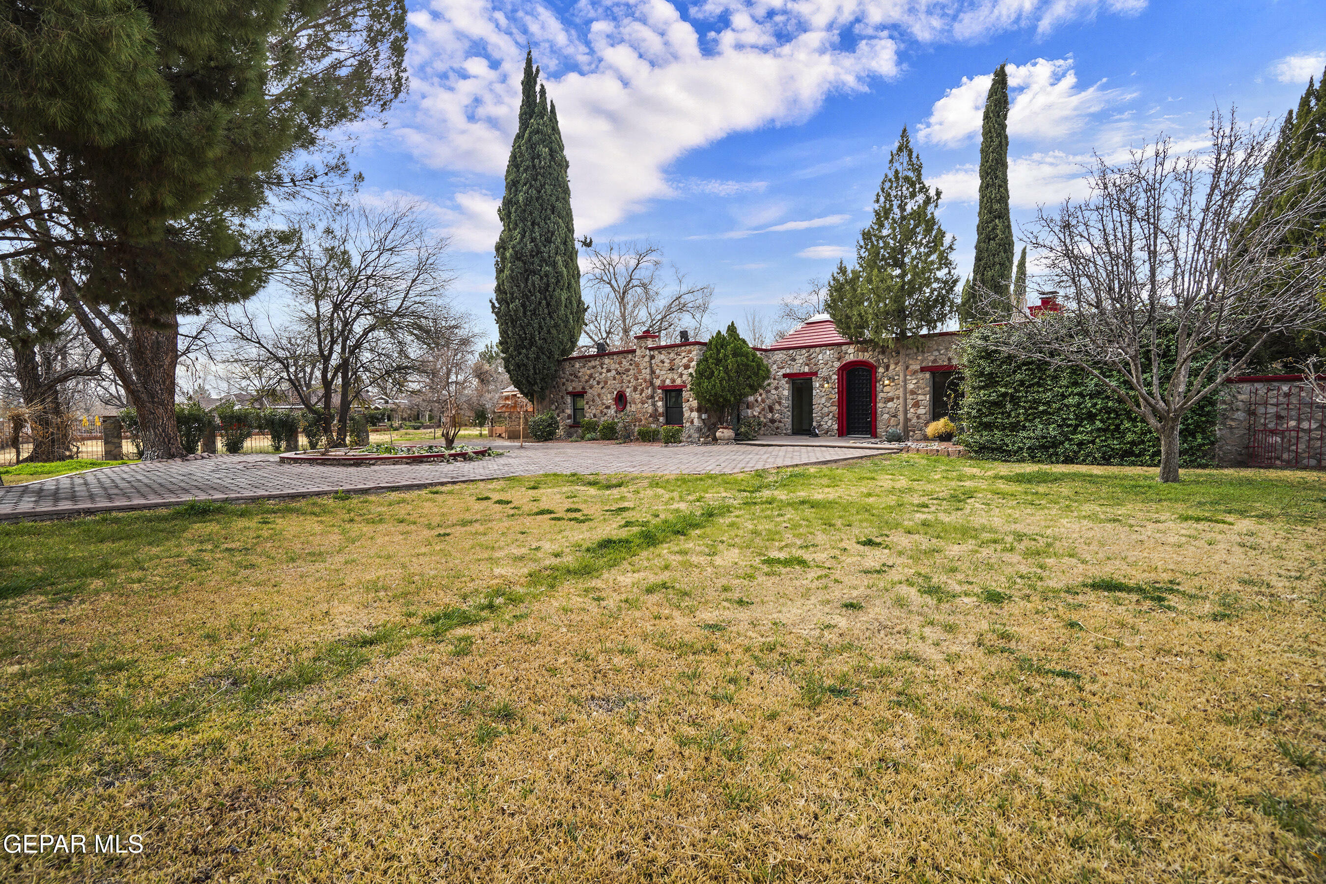 Property Photo:  200 W Sunset Road  TX 79922 