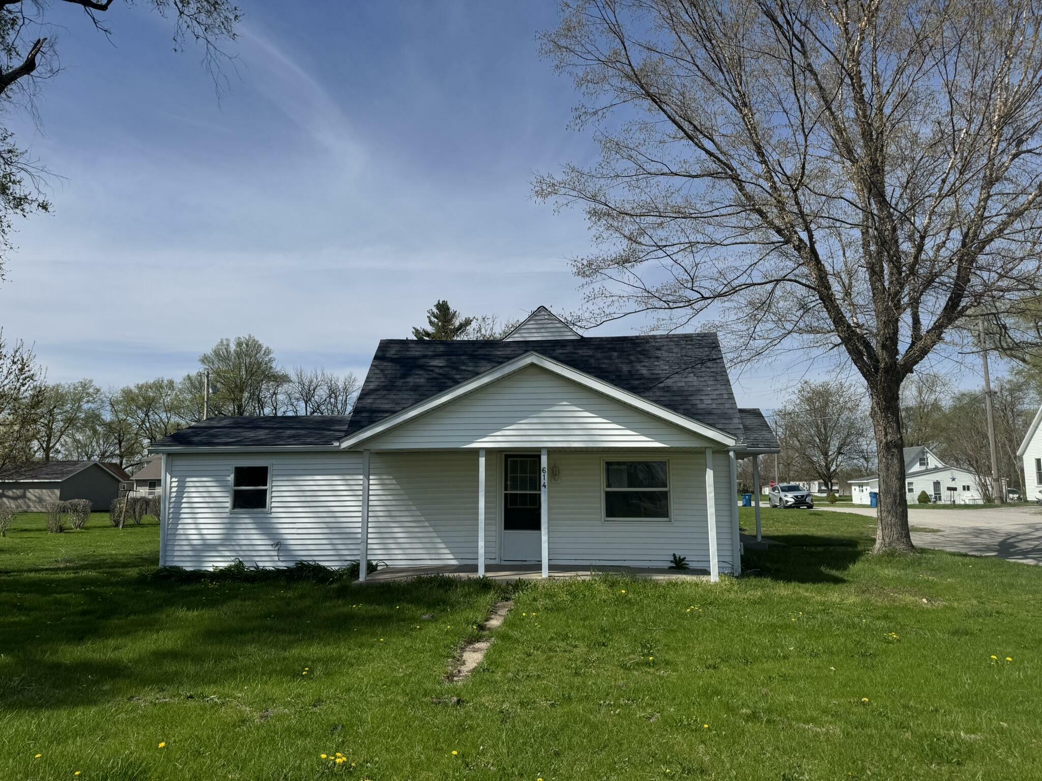 Property Photo: 614 E Washington Street IN 47963