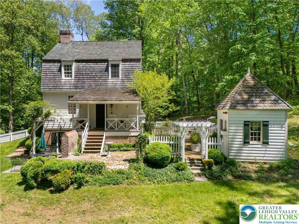 Property Photo: 1108 S Barbara Drive PA 18011