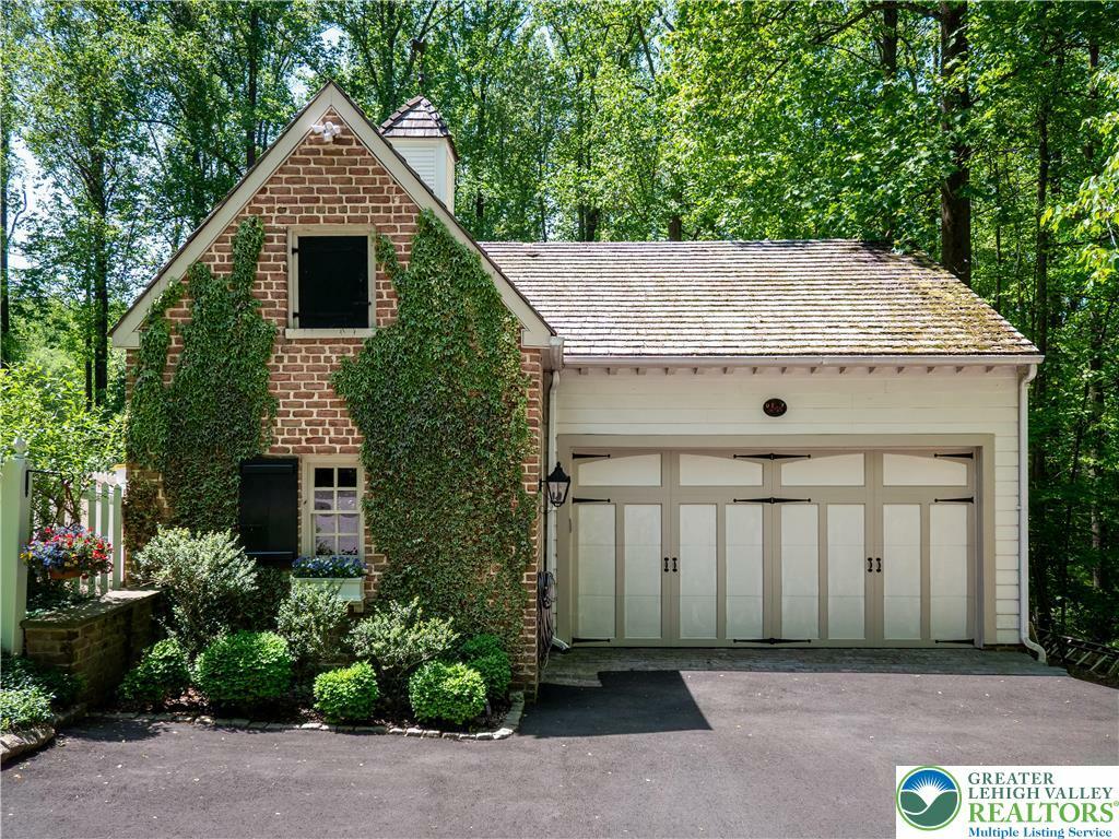 Property Photo:  1108 S Barbara Drive  PA 18011 