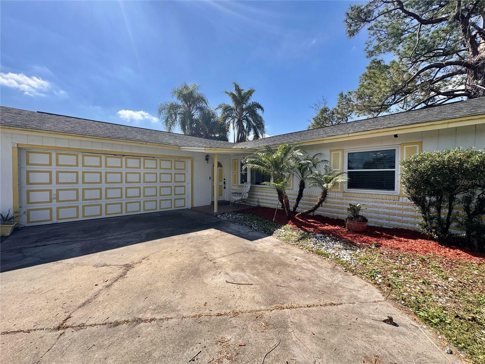 Property Photo:  6118 Roxburg Avenue  FL 32809 