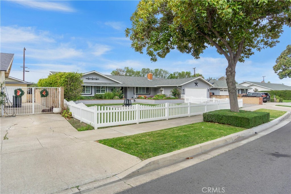 Property Photo:  1750 N Lincoln Street  CA 92865 