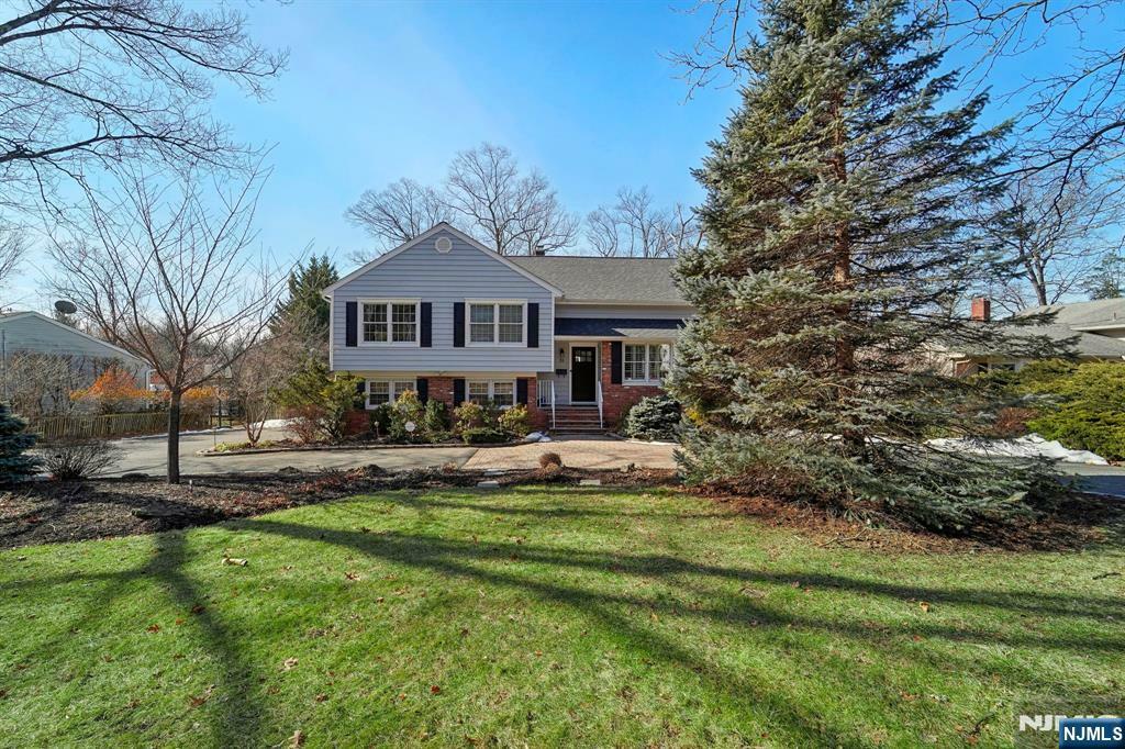 Property Photo:  31 Rumson Road  NJ 07039 