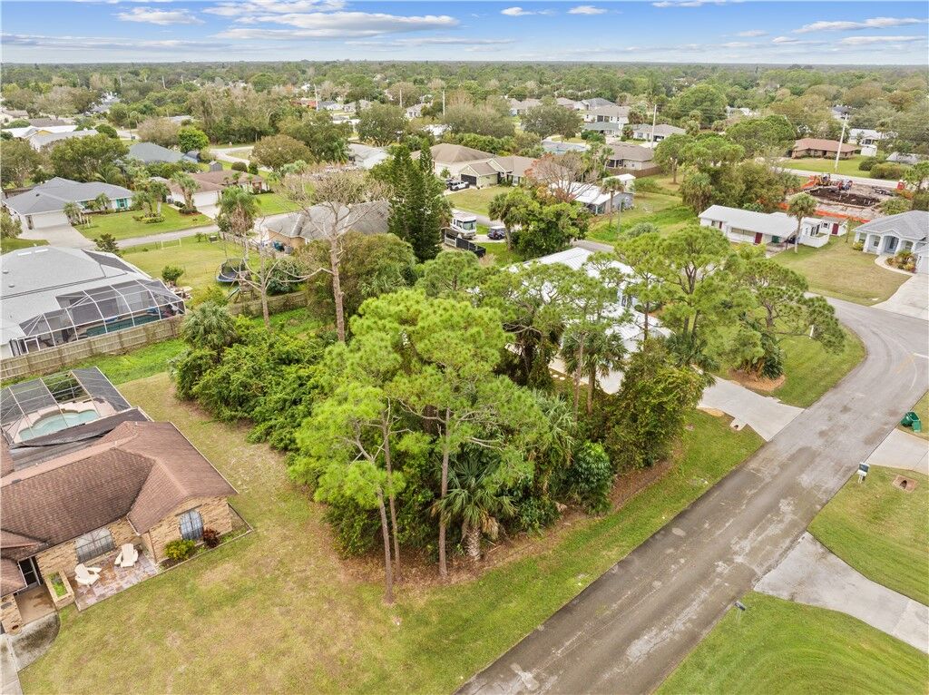 Property Photo:  565 Park Avenue  FL 32958 