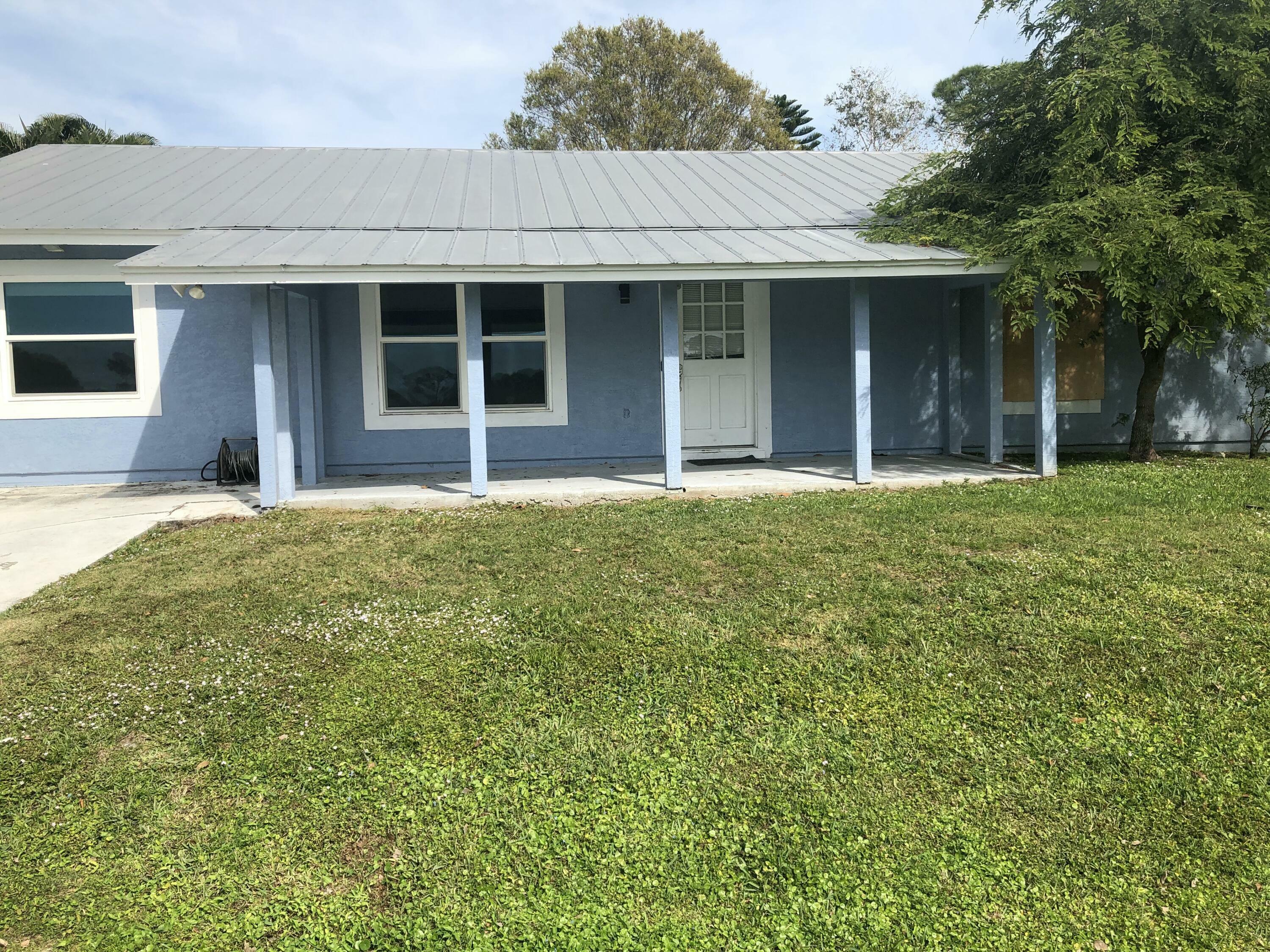 Property Photo:  1415 SW Ulmus Place  FL 34990 