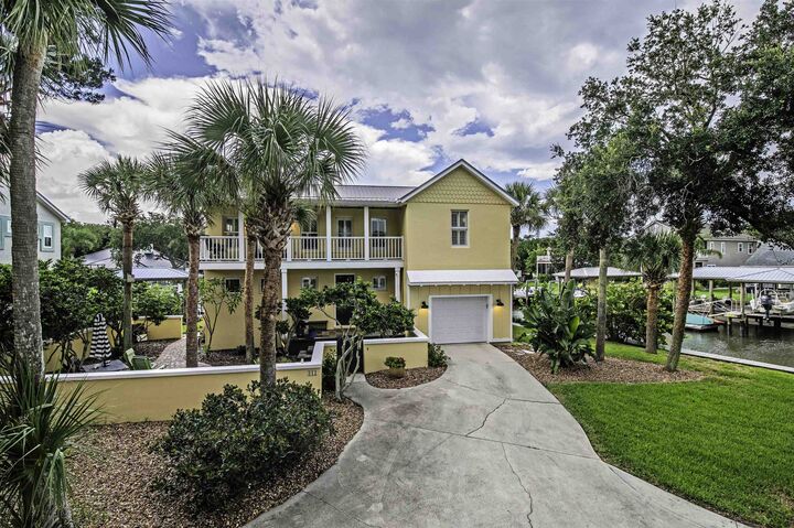 Property Photo: 312 Amelia Court FL 32080