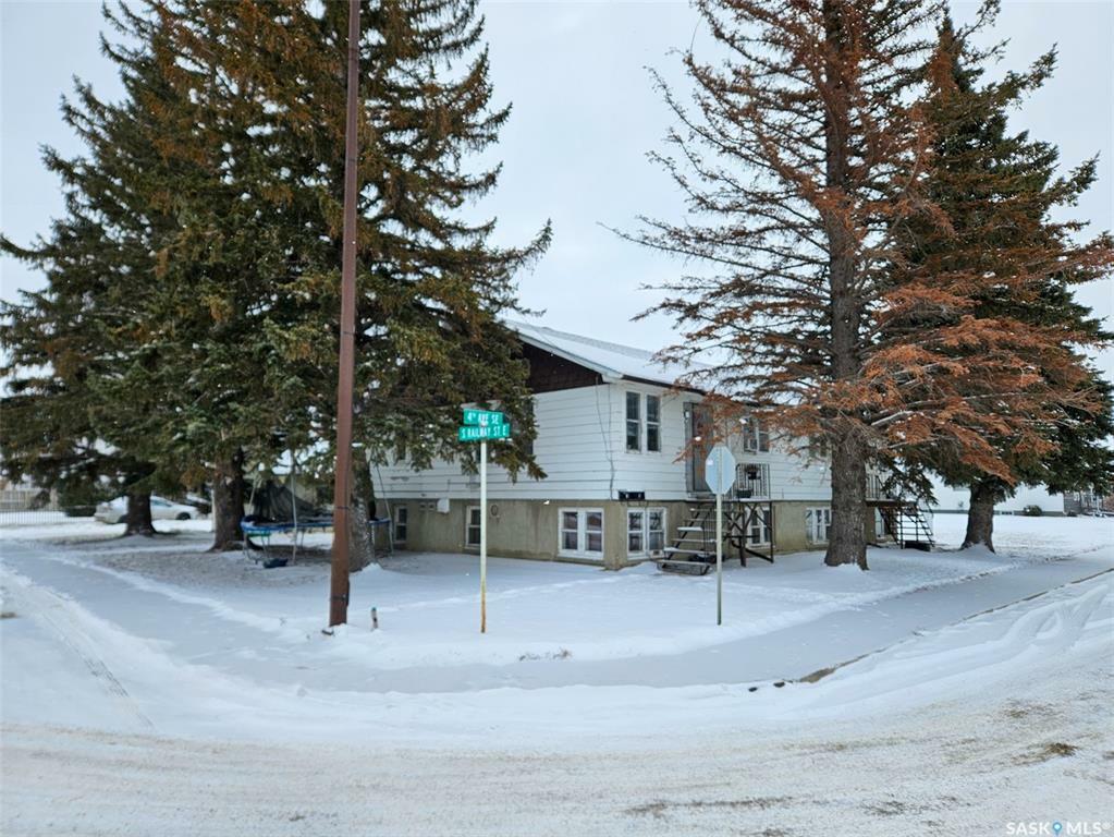 Photo de la propriété:  3 4th Avenue SE  SK S9H 3L1 