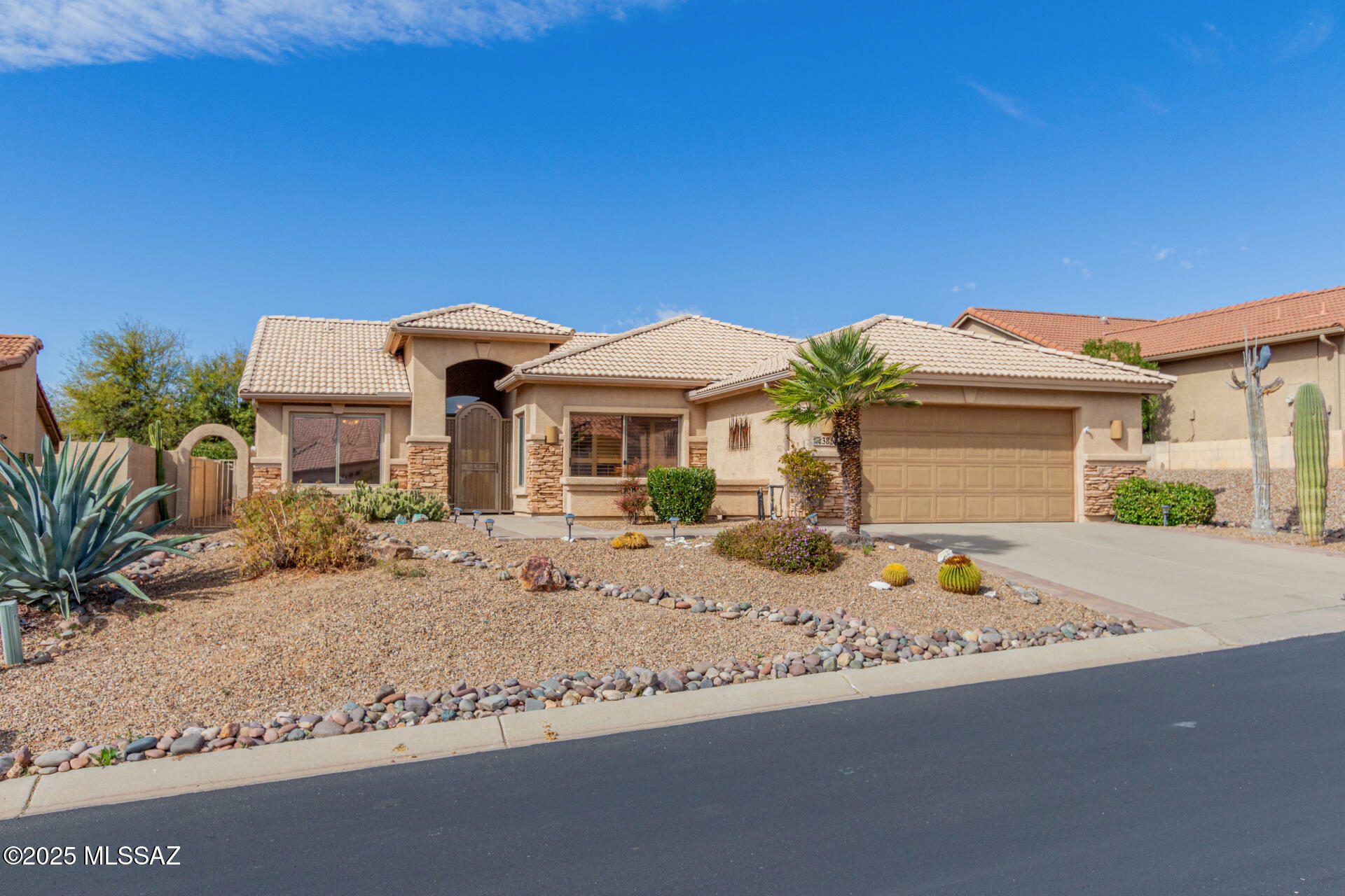 Property Photo:  38662 S Sand Crest Drive  AZ 85739 