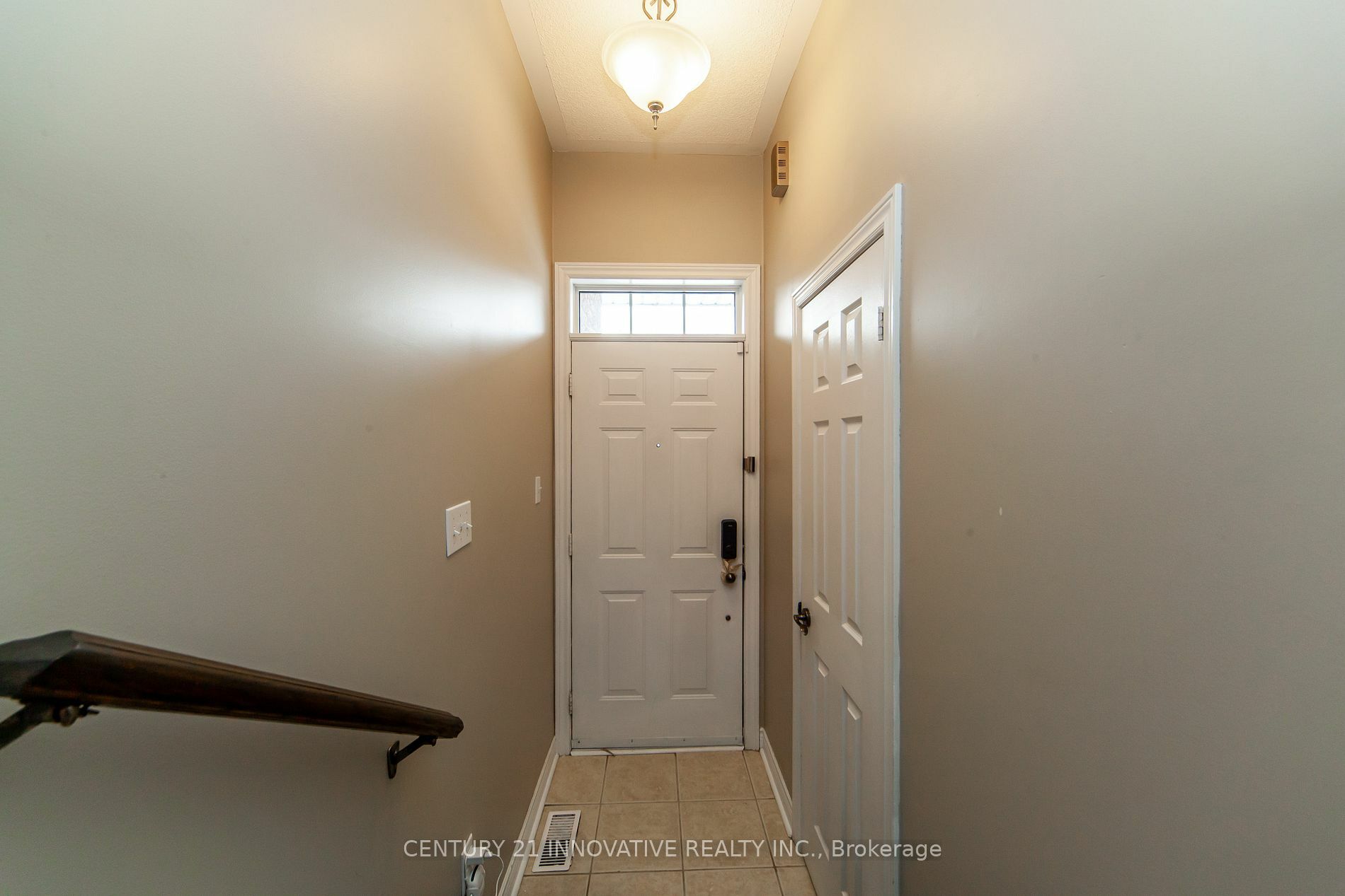 Property Photo:  18 Gateway Crt  ON L1R 3M9 