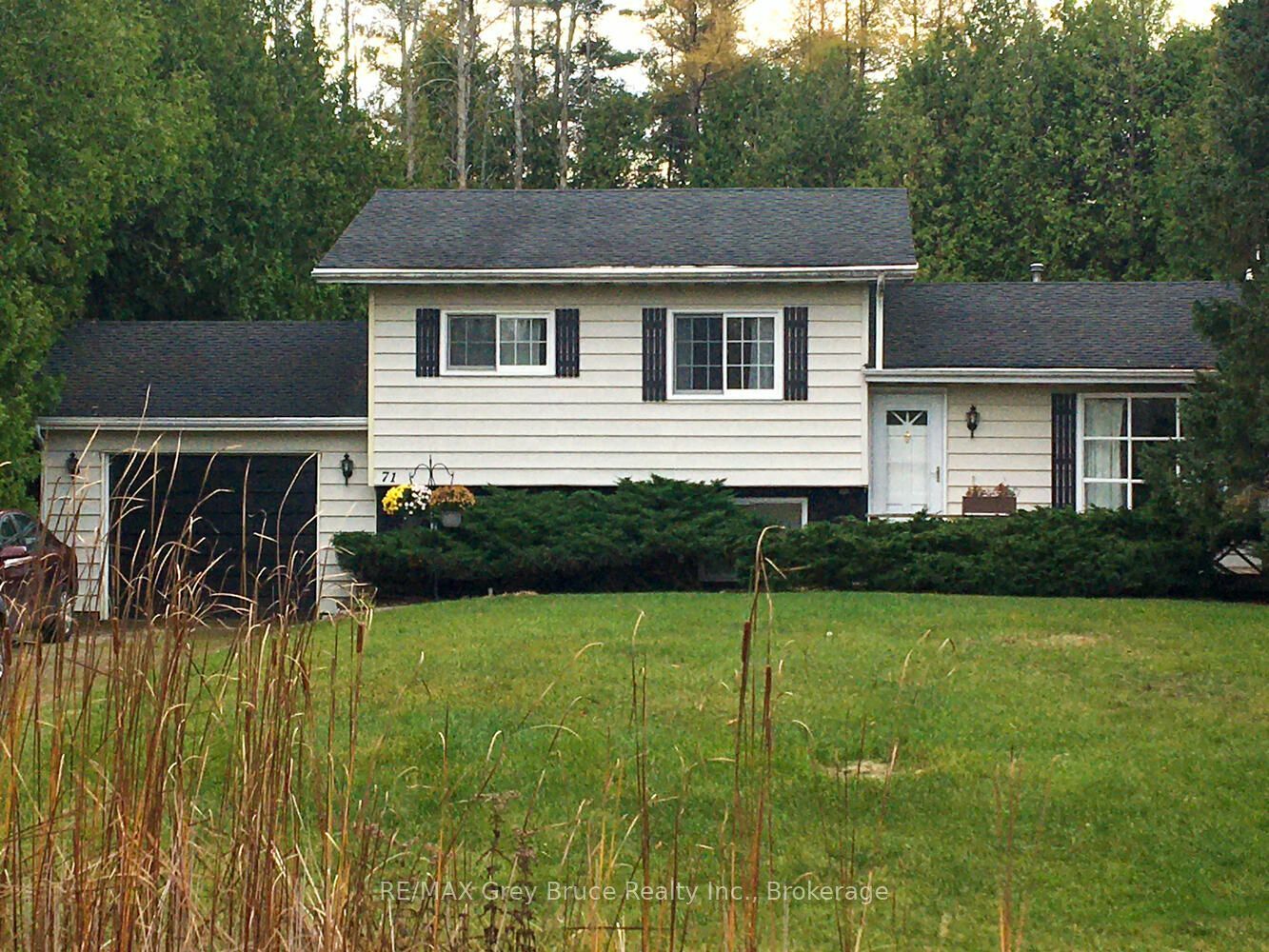 Property Photo:  71 William Crt  ON N0H 2T0 