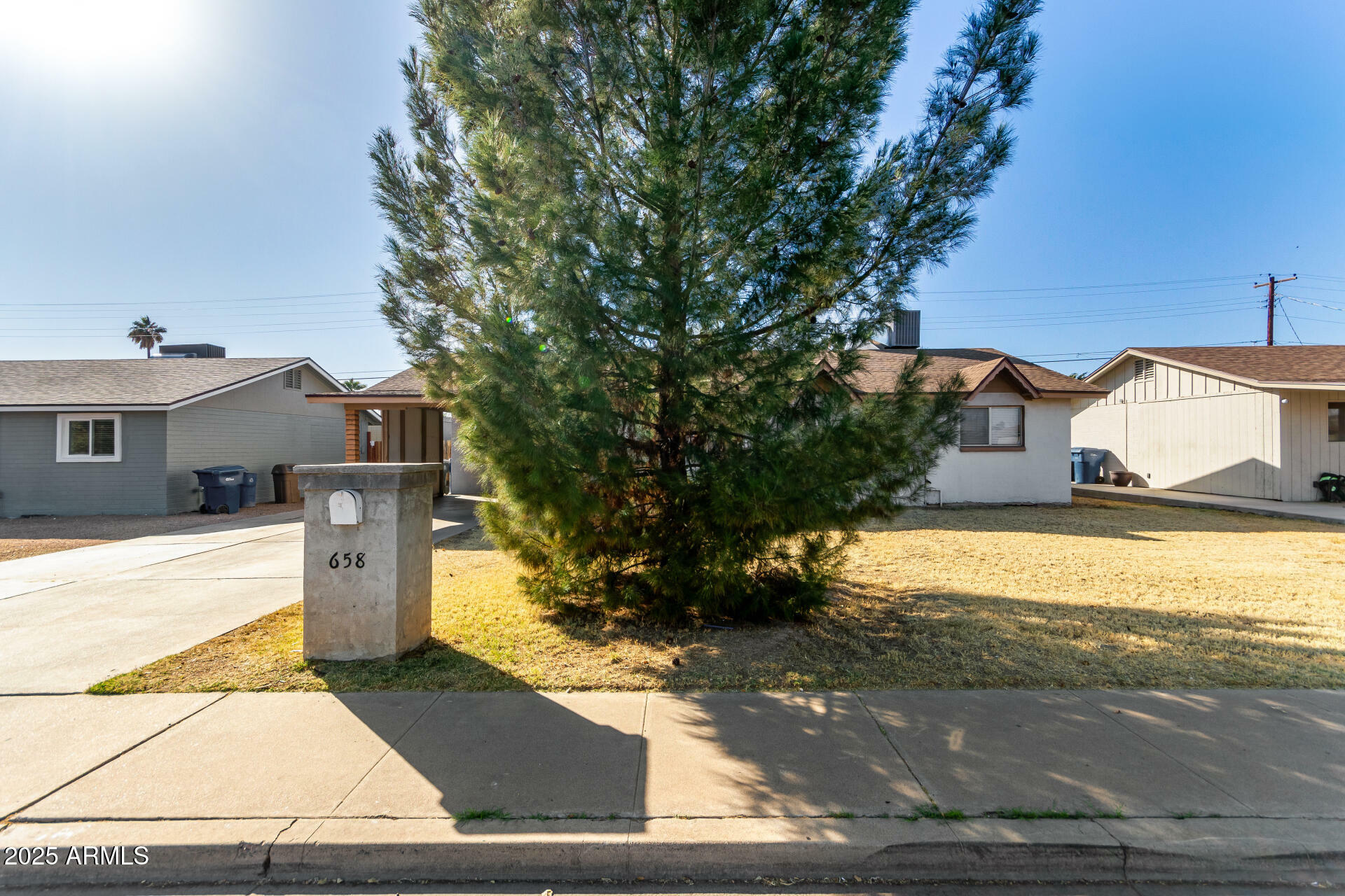 Property Photo:  658 S Sycamore Street  AZ 85202 