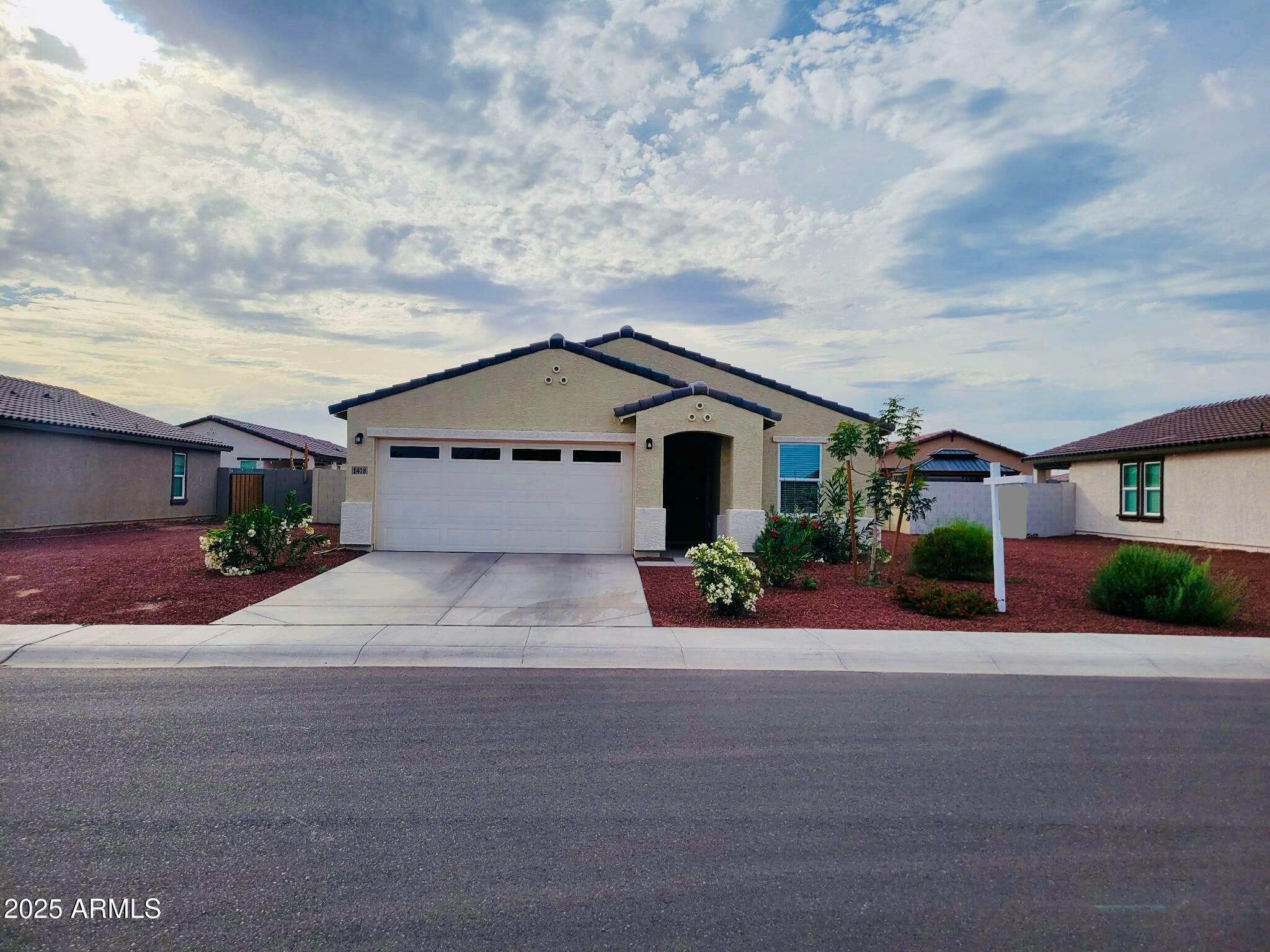 Property Photo: 1418 E Peggy Drive AZ 85122