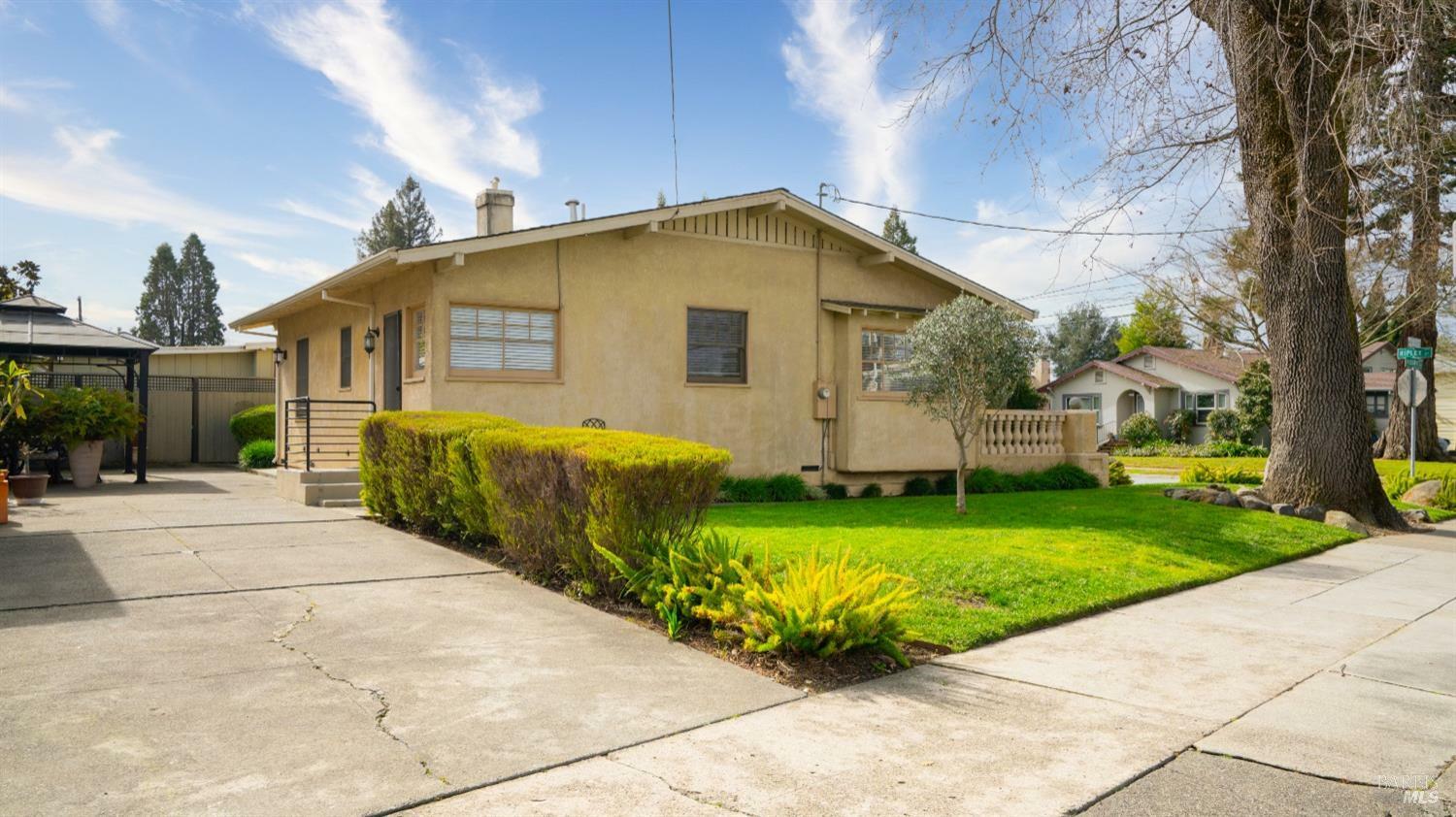 Property Photo:  204 Ridgway Avenue  CA 95401 