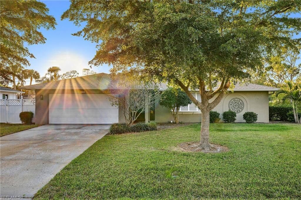 Property Photo:  2347 Club House Rd  FL 33917 