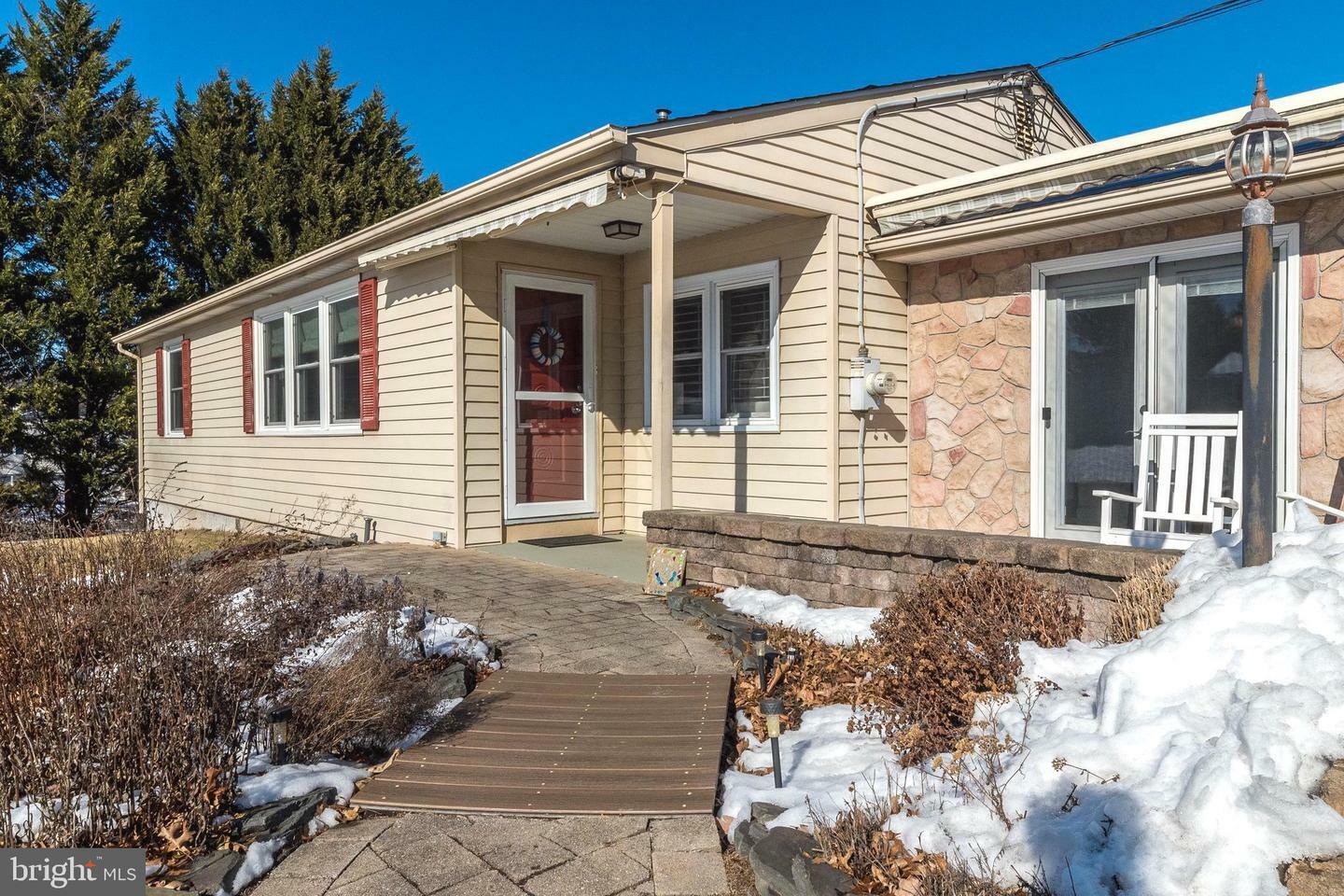 Property Photo:  7 Twist Drive  PA 18966 