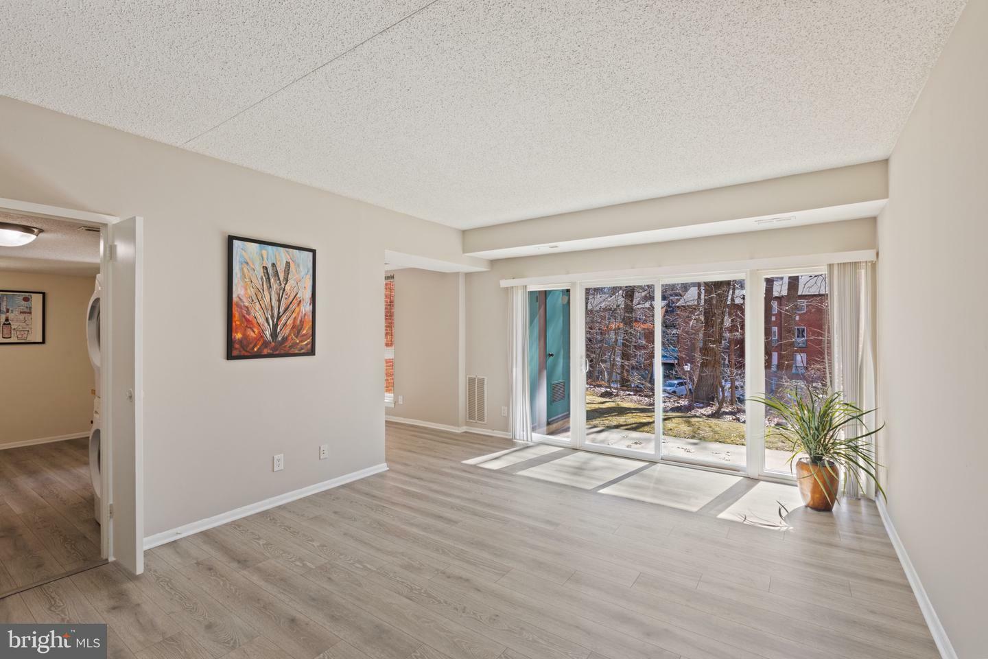 Property Photo: 11821 Breton Court 1-A VA 20191