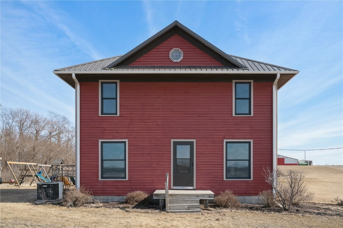 Property Photo:  1108 Yellow Pine Avenue NE  IA 52253 