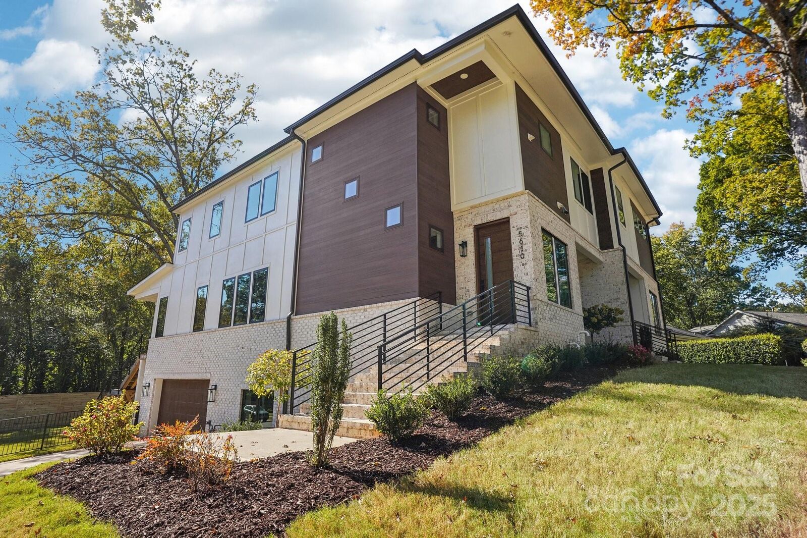 Property Photo:  5610 Farmbrook Drive  NC 28210 