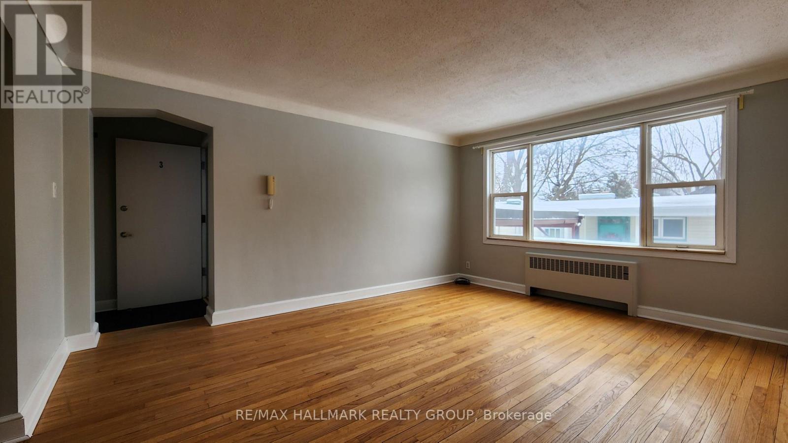 Property Photo:  310 Byron Avenue  ON K1Z 6Z1 
