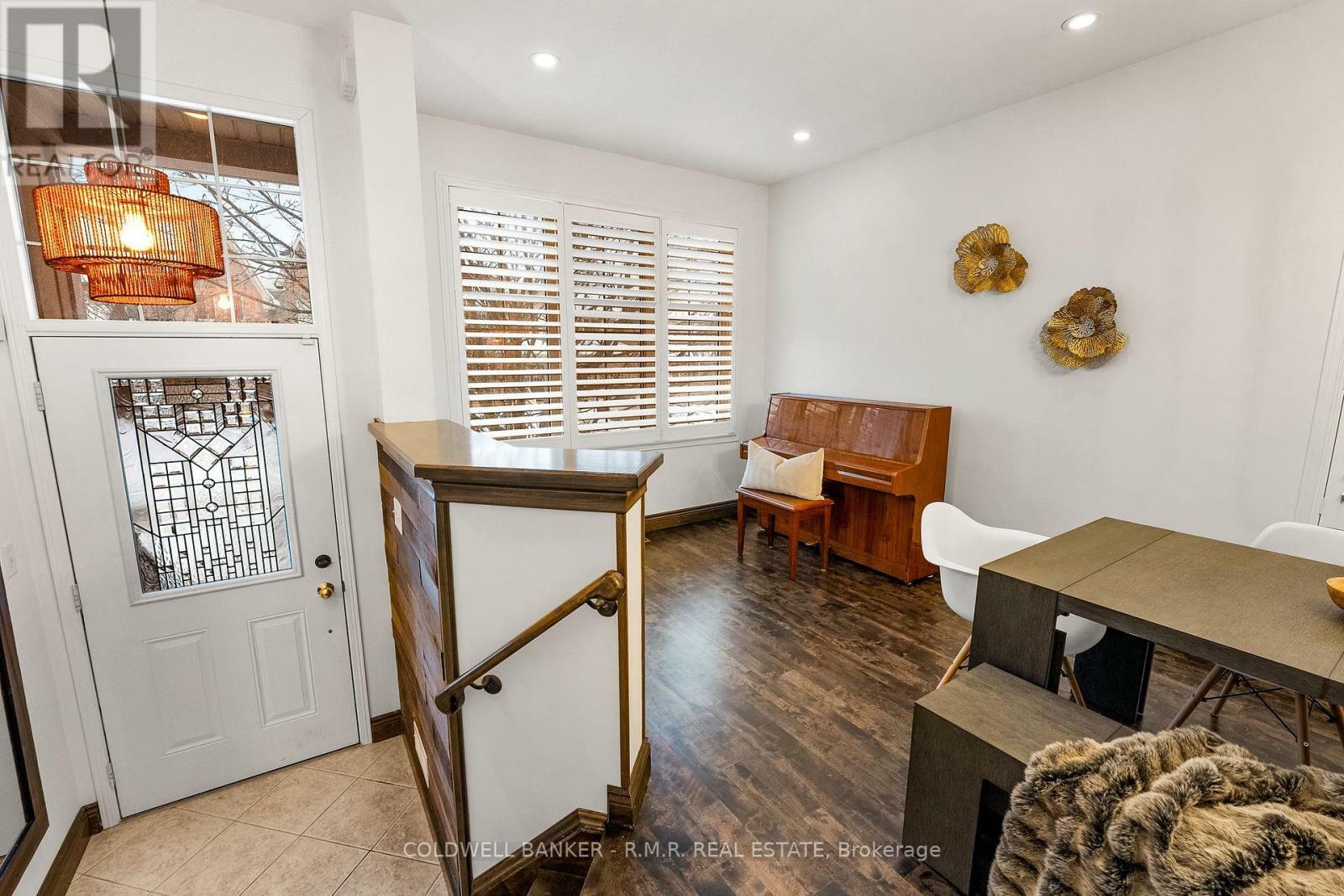 Property Photo:  2423 Pilgrim Square  ON L1L 0B6 