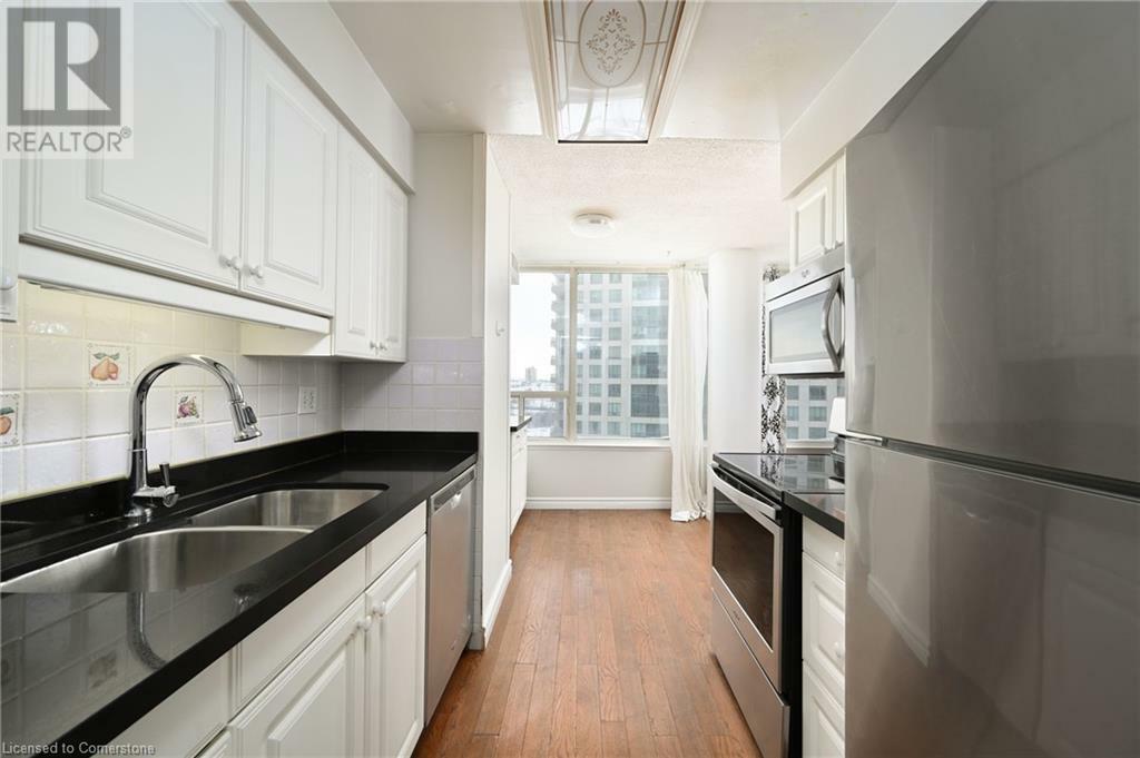 Property Photo:  350 Rathburn Road West  ON L5B 3Y2 