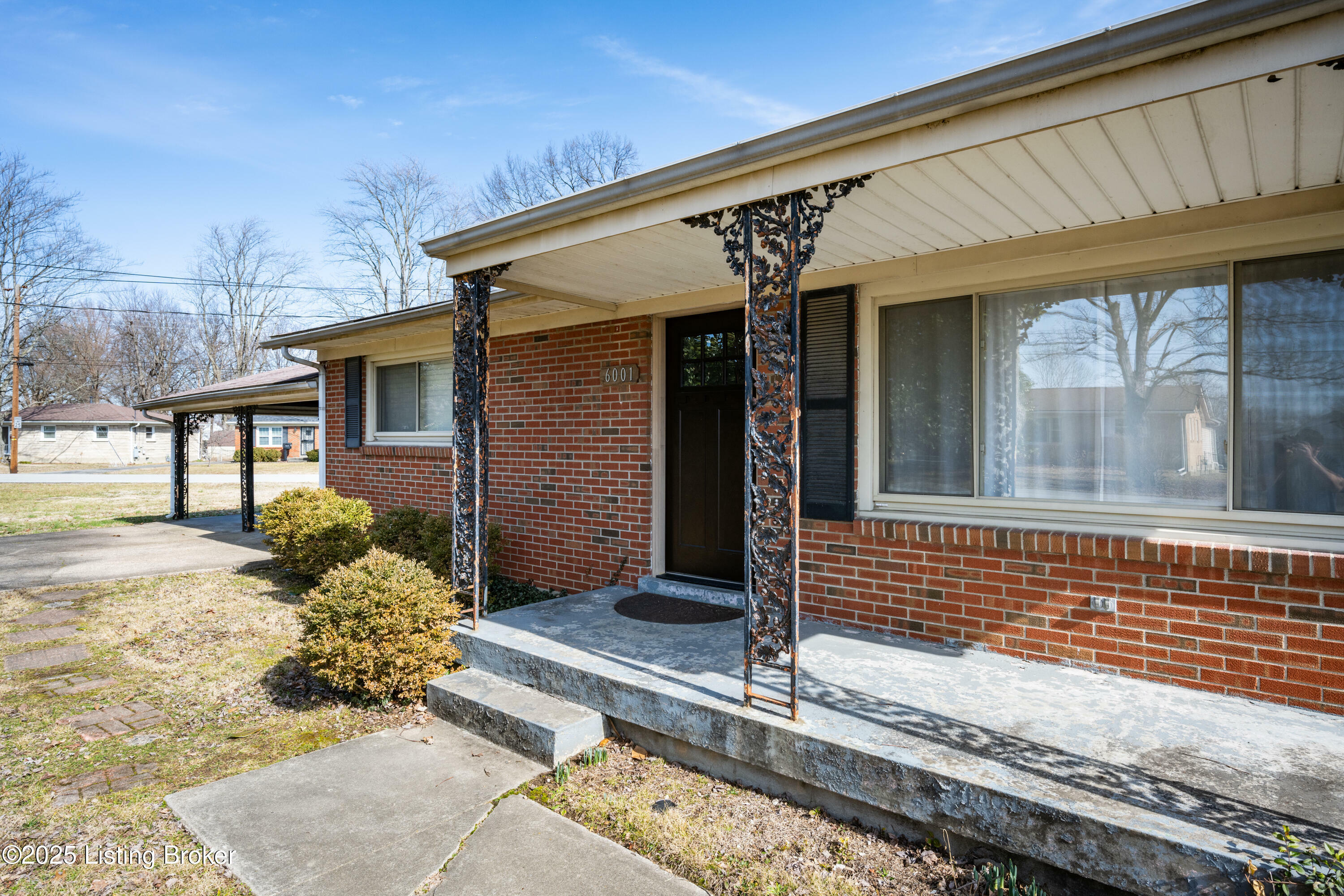 Property Photo:  6001 Gloria Ln  KY 40213 