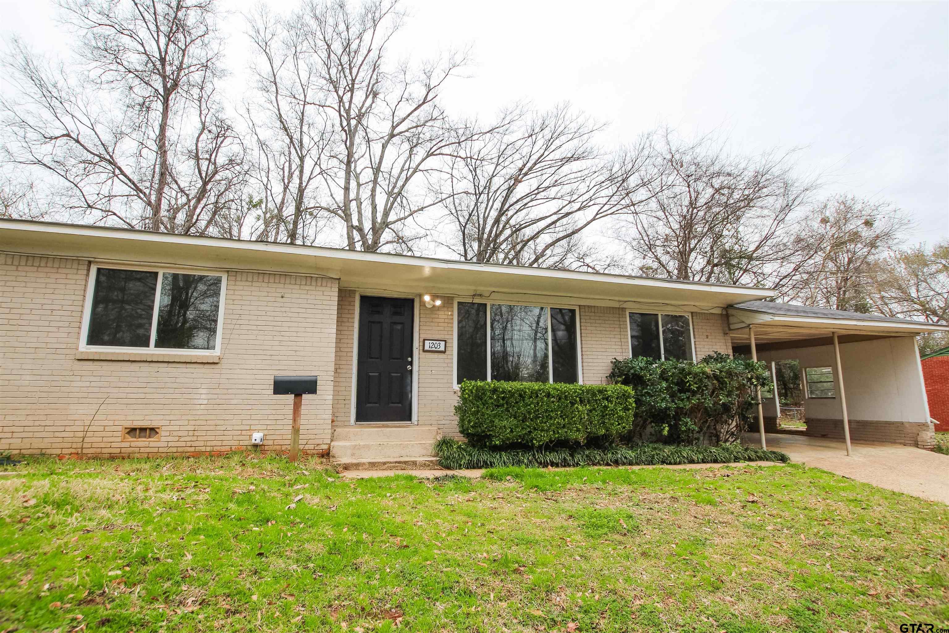 Property Photo: 1203 Elizabeth Dr TX 75701