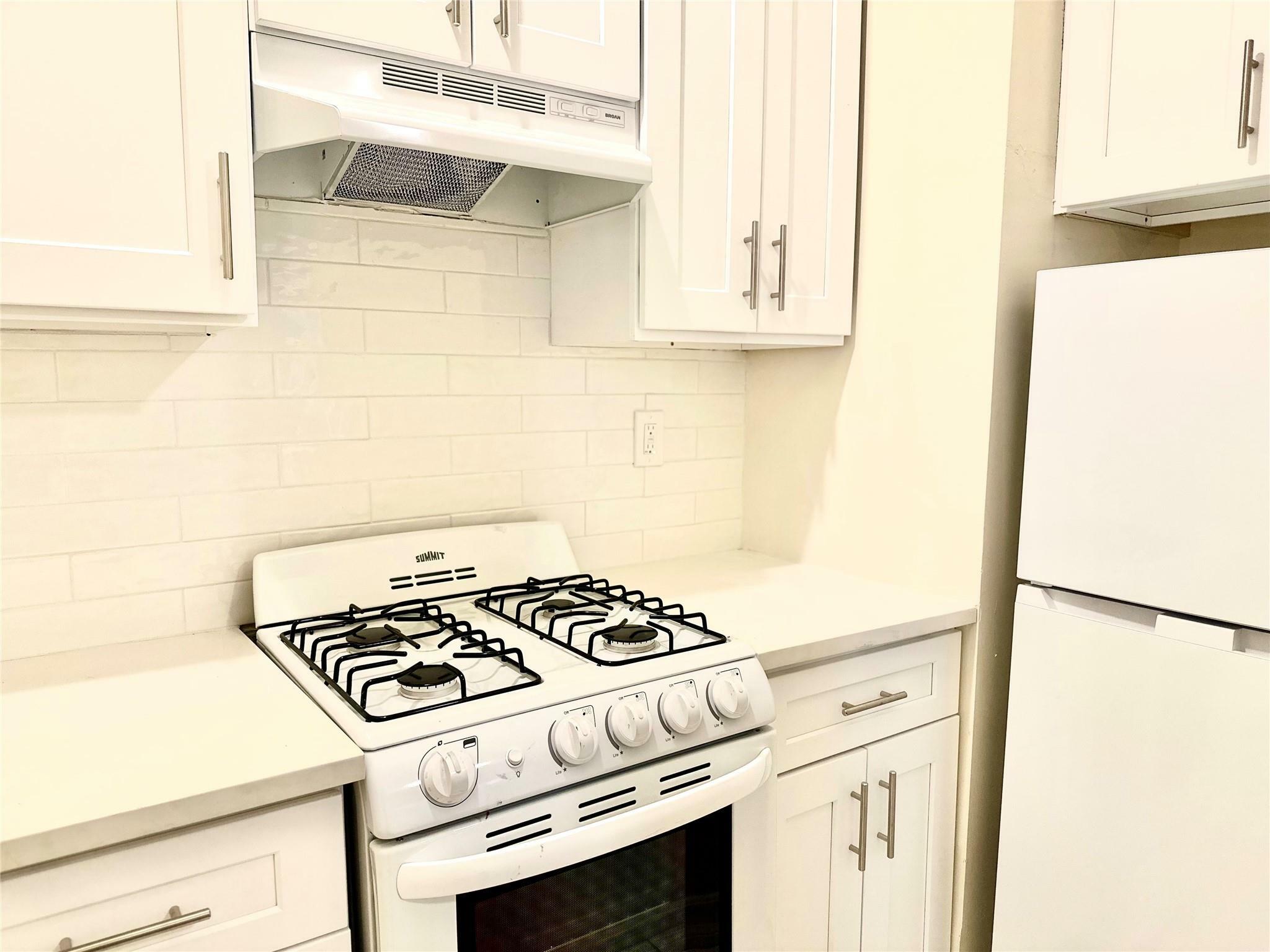 Property Photo:  88 Lincoln Avenue 1E  NY 10803 