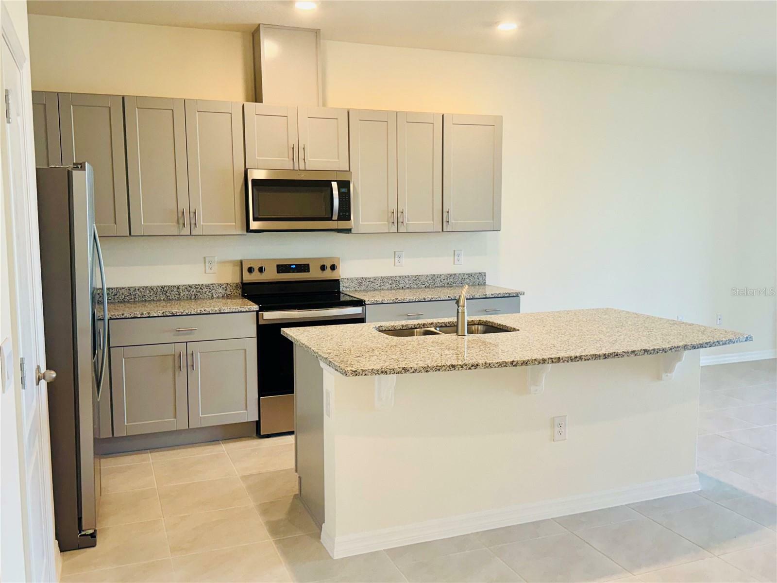 Property Photo: 1492 Isleta Loop FL 34741