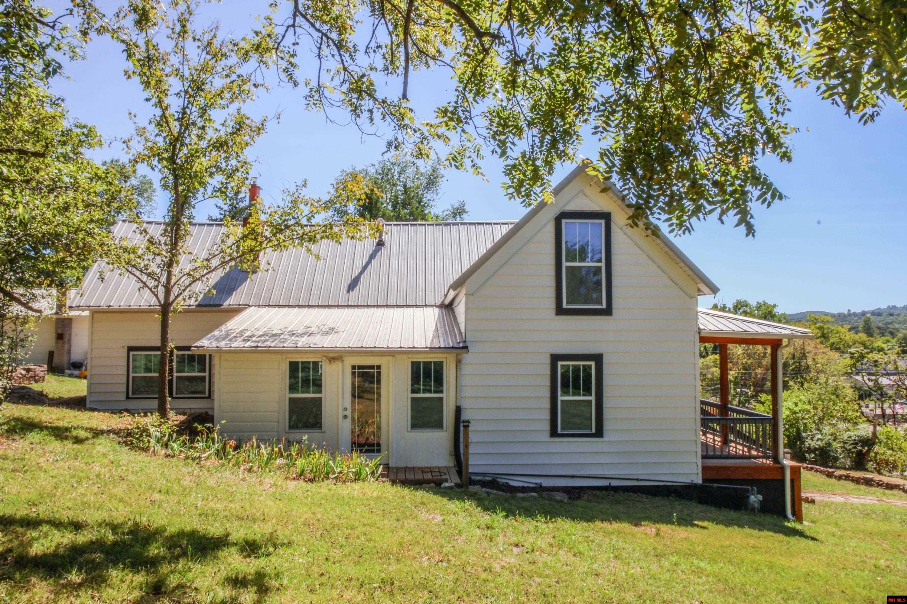 Property Photo: 301 Fallen Ash Road AR 72687