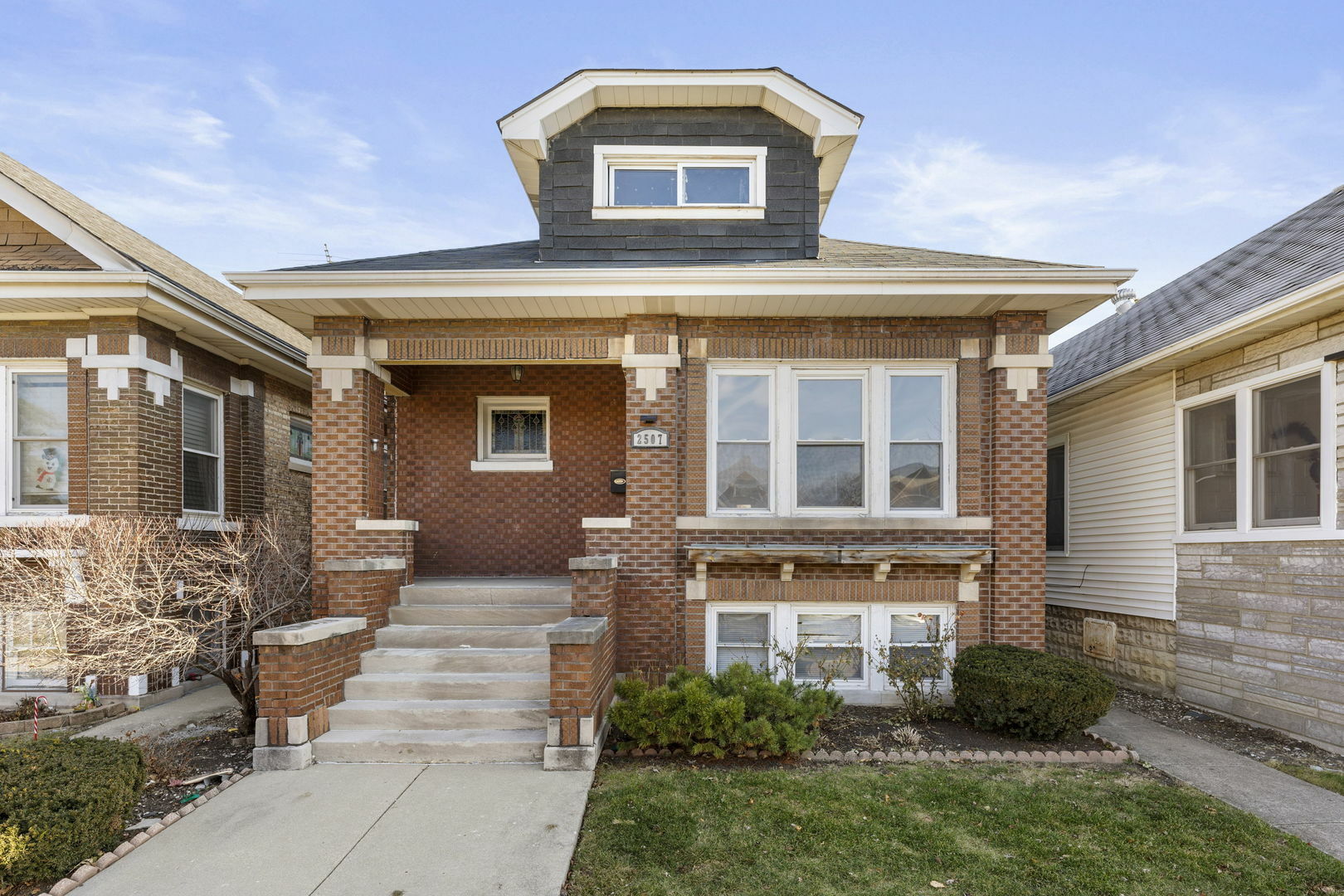 Property Photo:  2507 Clarence Avenue  IL 60402 