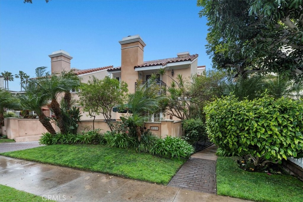 Property Photo: 413 S Broadway A CA 90277