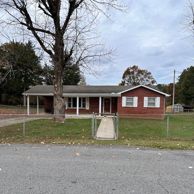 Property Photo: 131 Circle Dr TN 37334