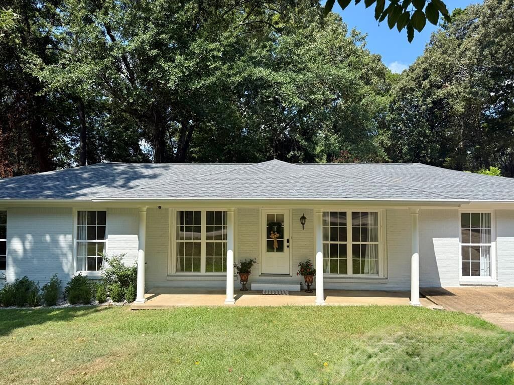 Property Photo:  201 Eagle Springs  MS 38655 
