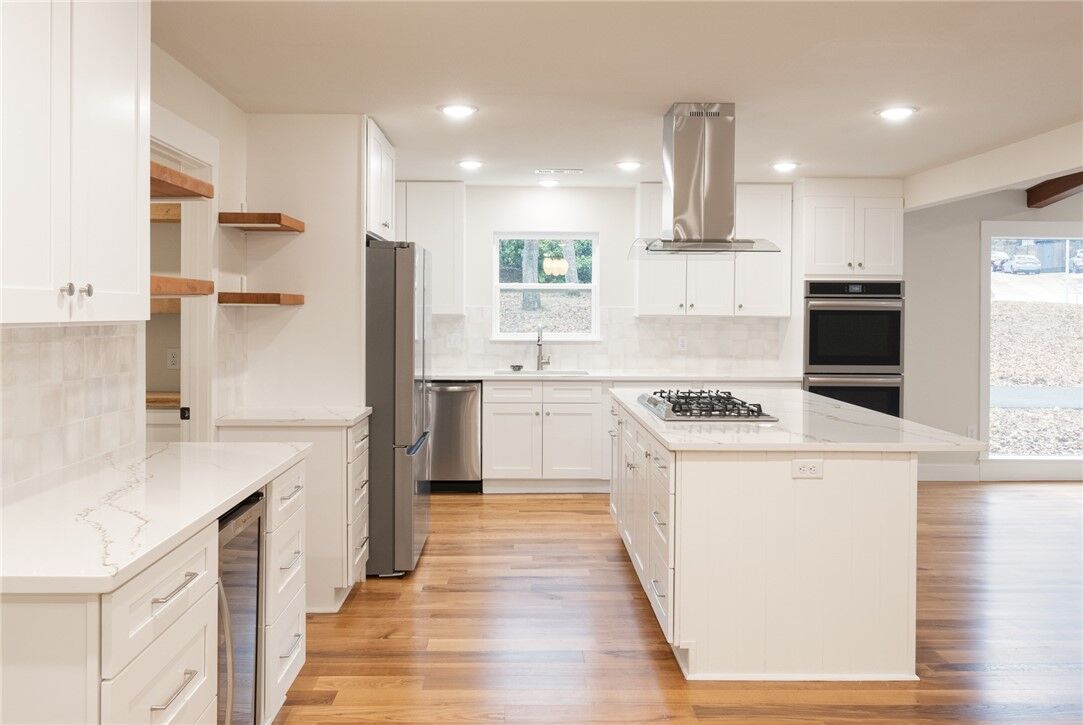 Property Photo:  1403 E Hilldale Drive  AR 72703 
