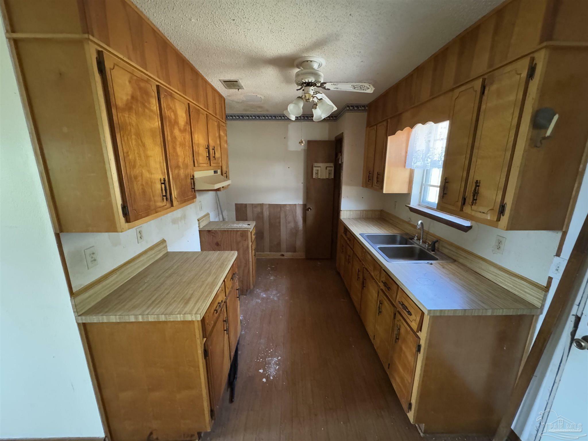 Property Photo:  115 Reed Rd  FL 32507 