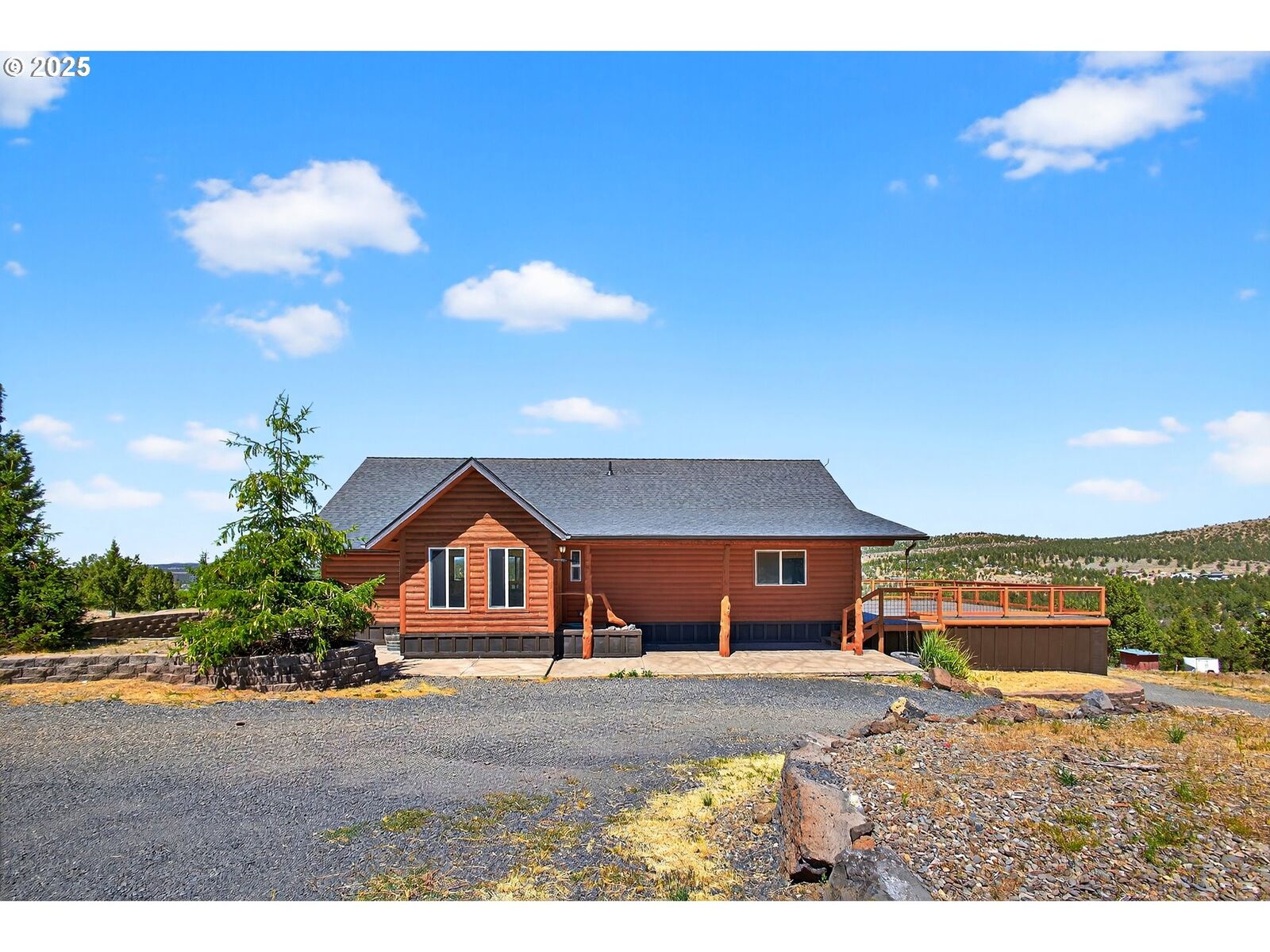 Property Photo:  8027 SE Walther Loop  OR 97754 
