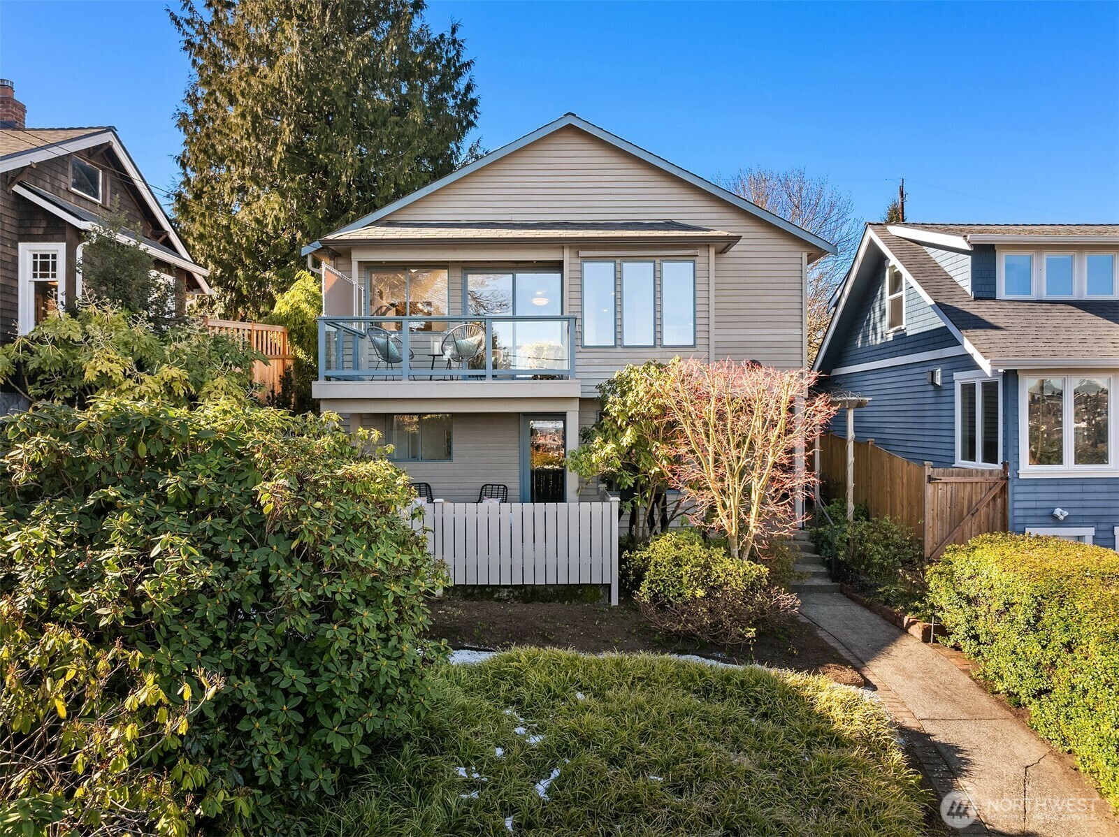 3419  10th Avenue W  Seattle WA 98119 photo