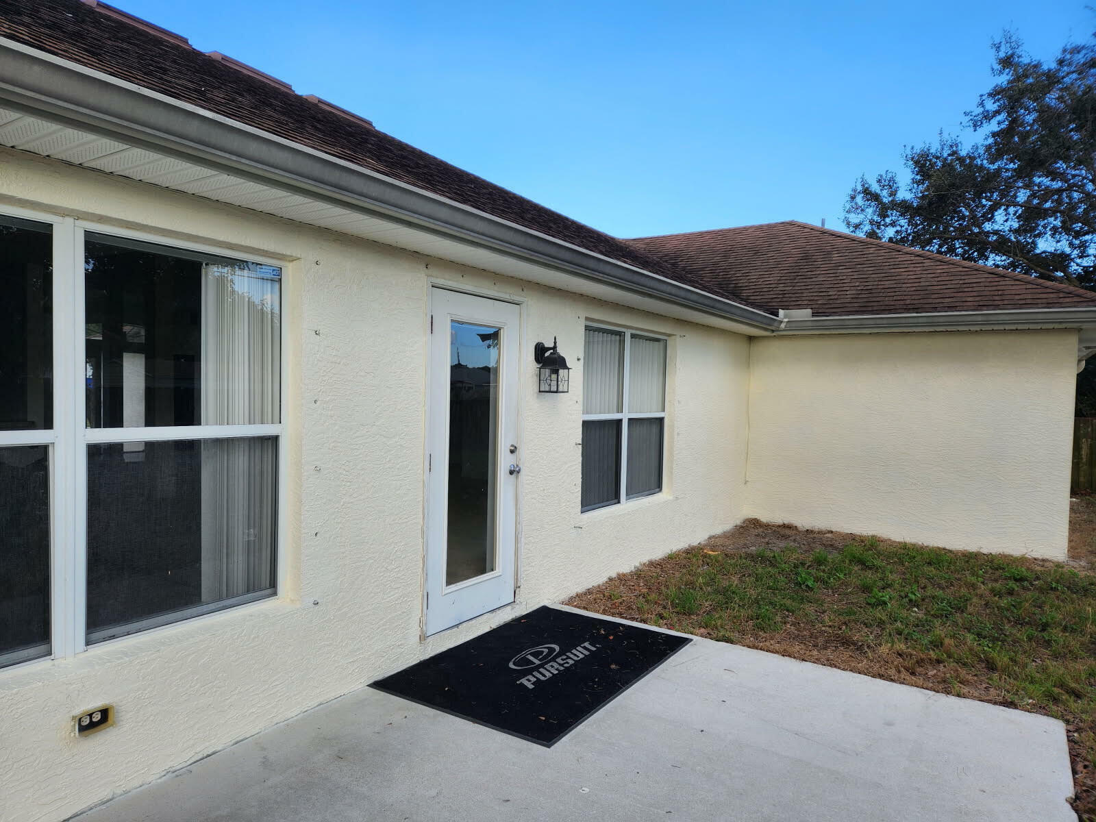 Property Photo:  245 SW Tulip Boulevard  FL 34953 