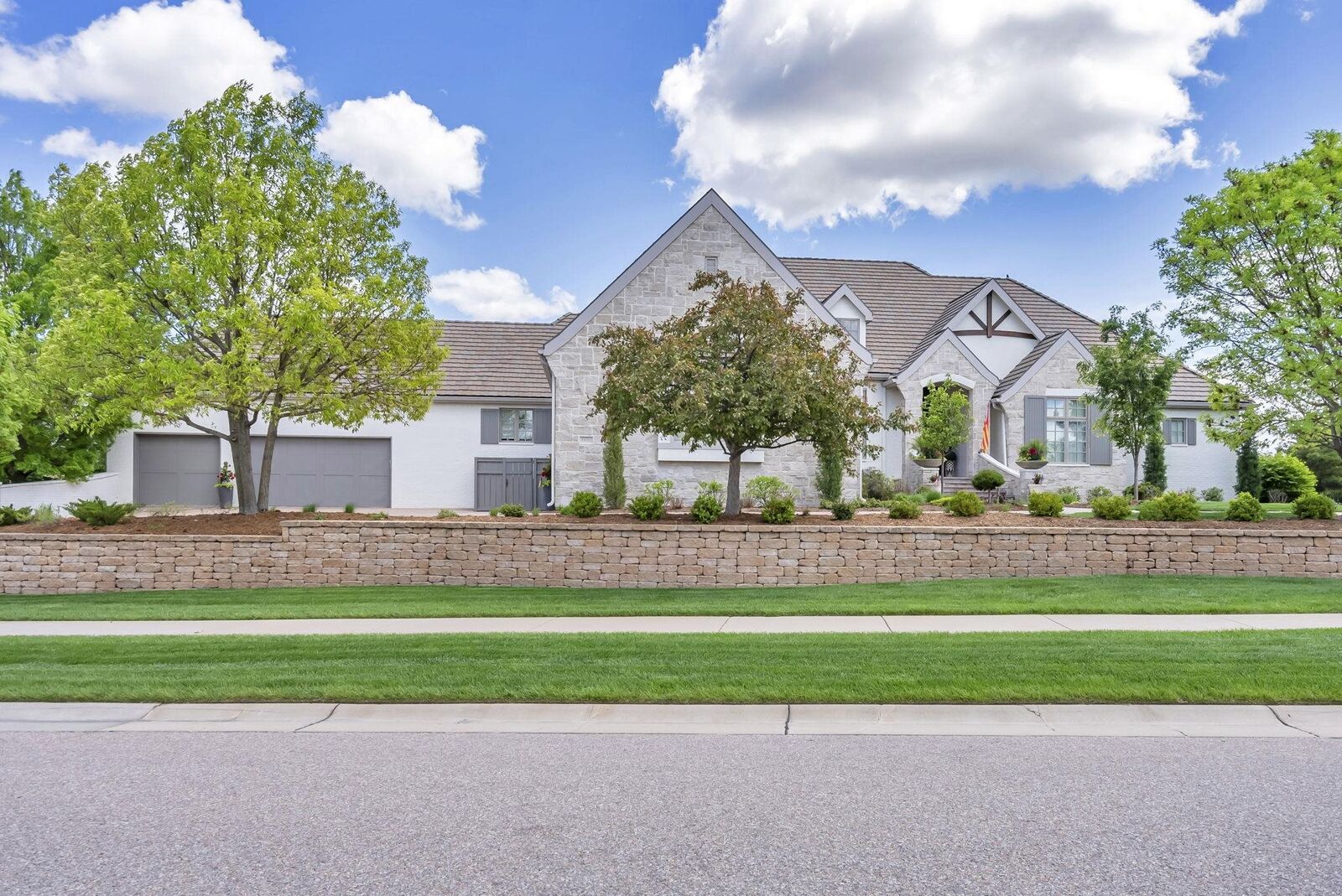 Property Photo: 1620 N Veranda St KS 67206