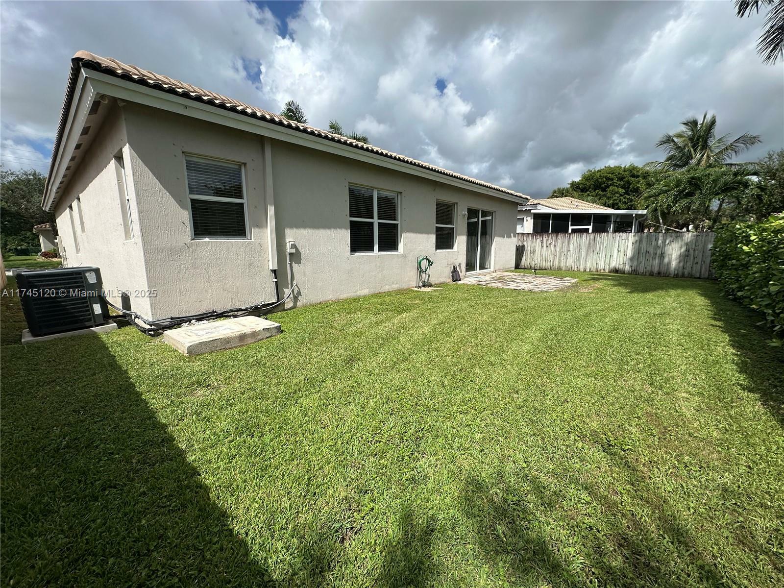 Property Photo:  1231 SE 16th Ave  FL 33035 