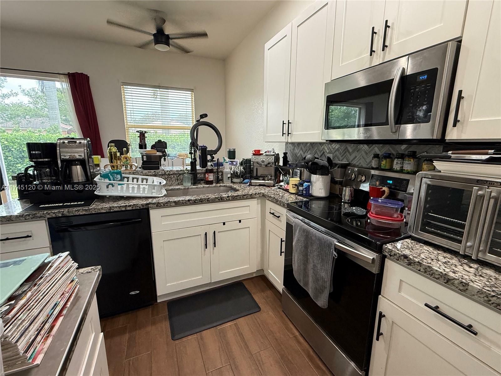 Property Photo:  1231 SE 16th Ave  FL 33035 