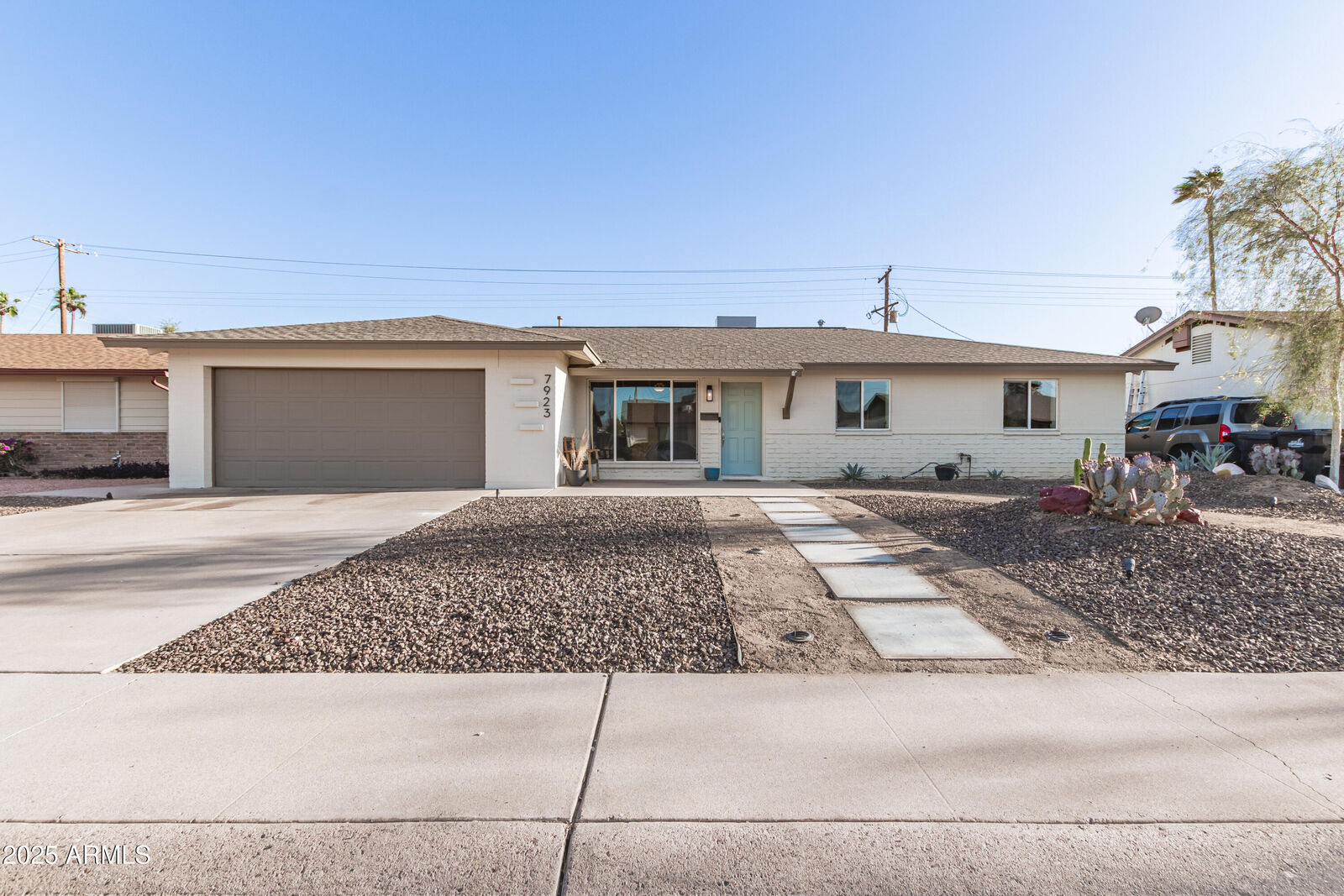 Property Photo: 7923 E Palm Lane AZ 85257