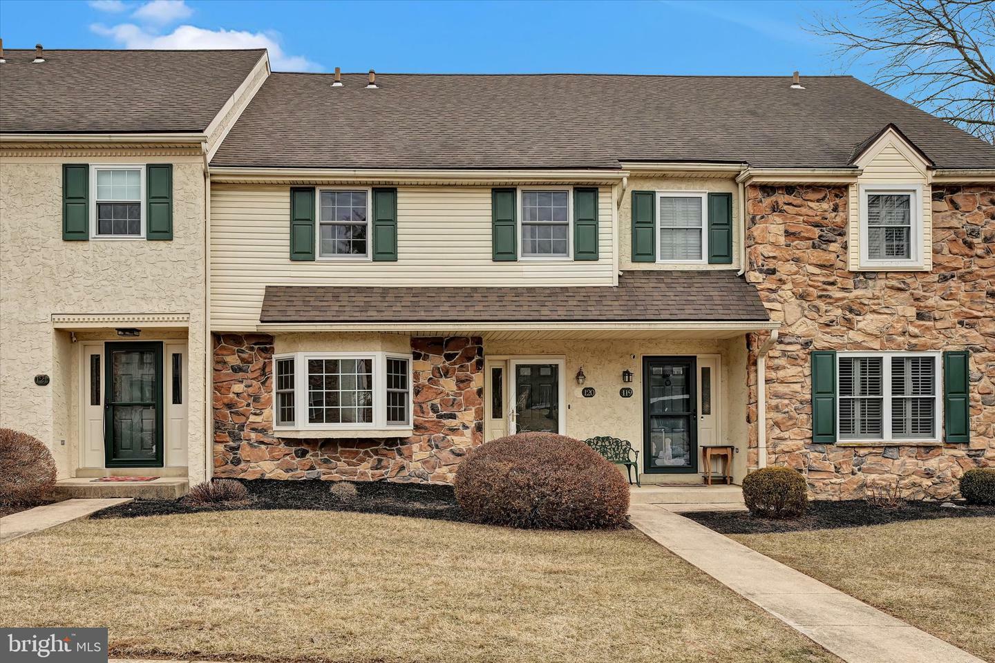 Property Photo:  120 Oak Knoll Circle  PA 17551 