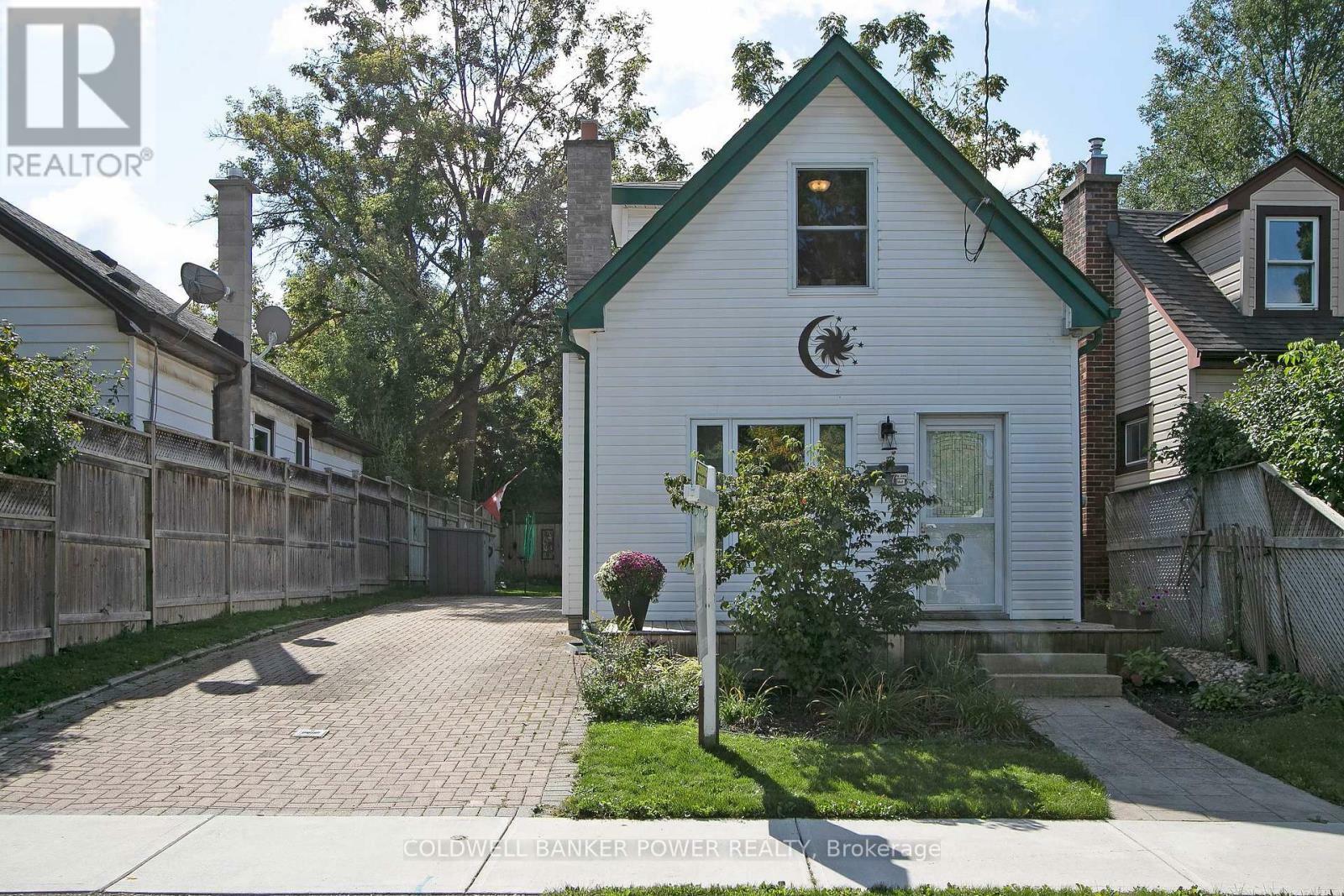 17 Briscoe Street West  London ON N6J 1L9 photo