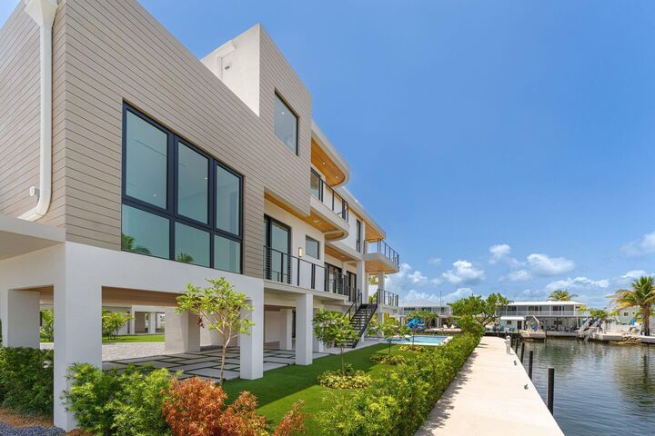 Property Photo: 301 Buttonwood Circle B FL 33037