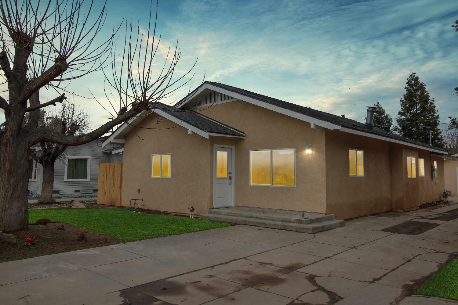 Property Photo:  558 N Acacia Avenue  CA 93654 